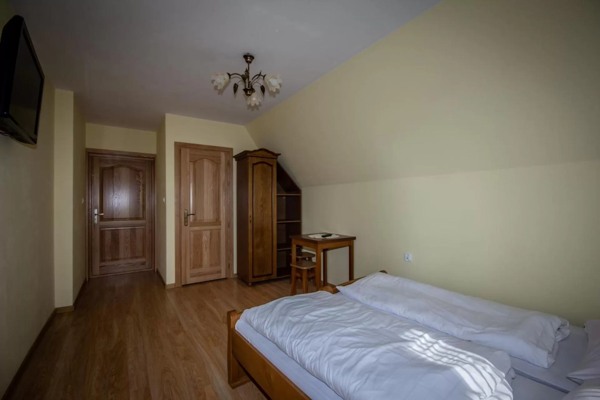 Photo of the whole room, Bed in Podhalanski Dworek z Jacuzzi