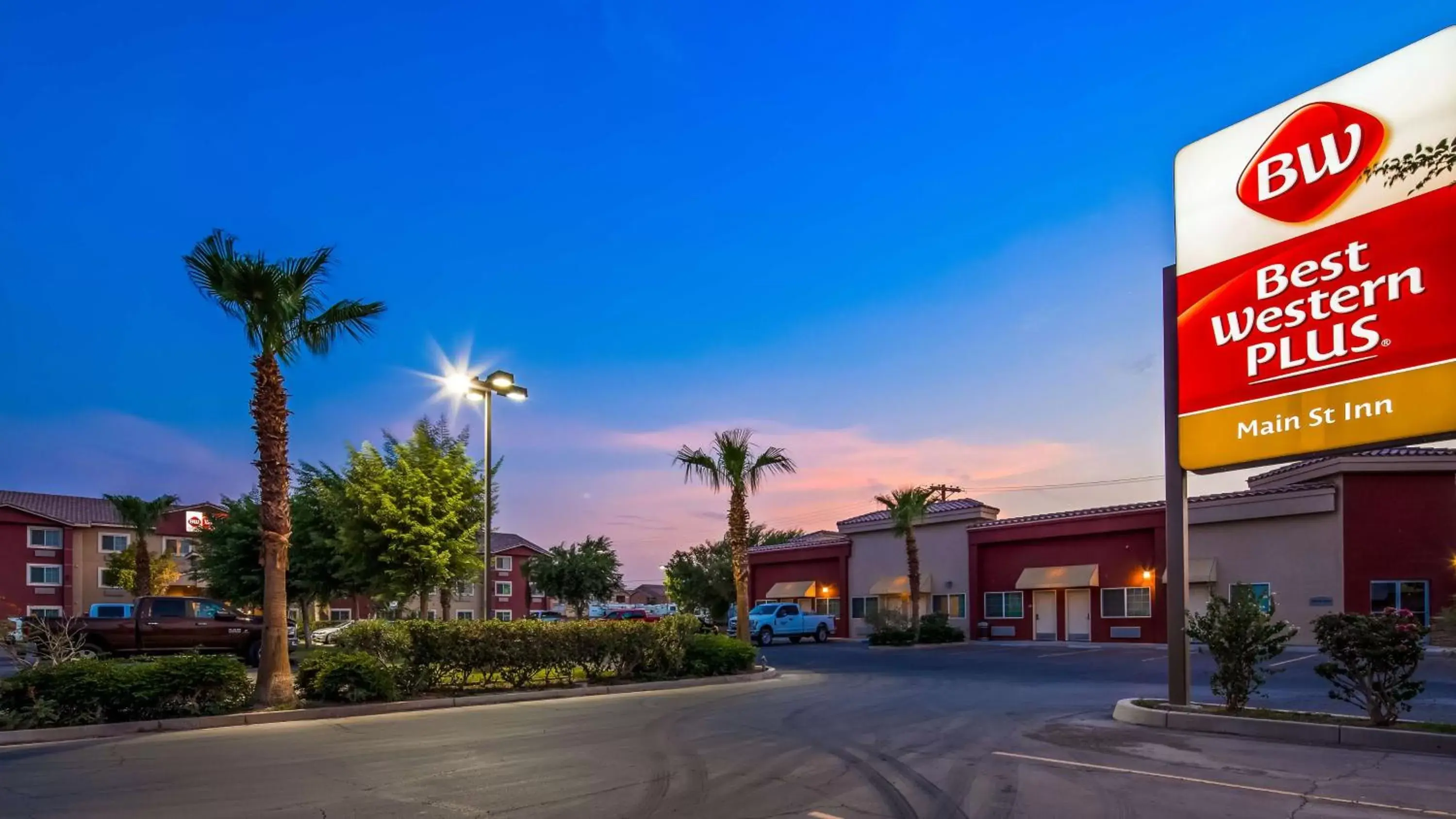 Property Building in Best Western Plus Main Street Inn