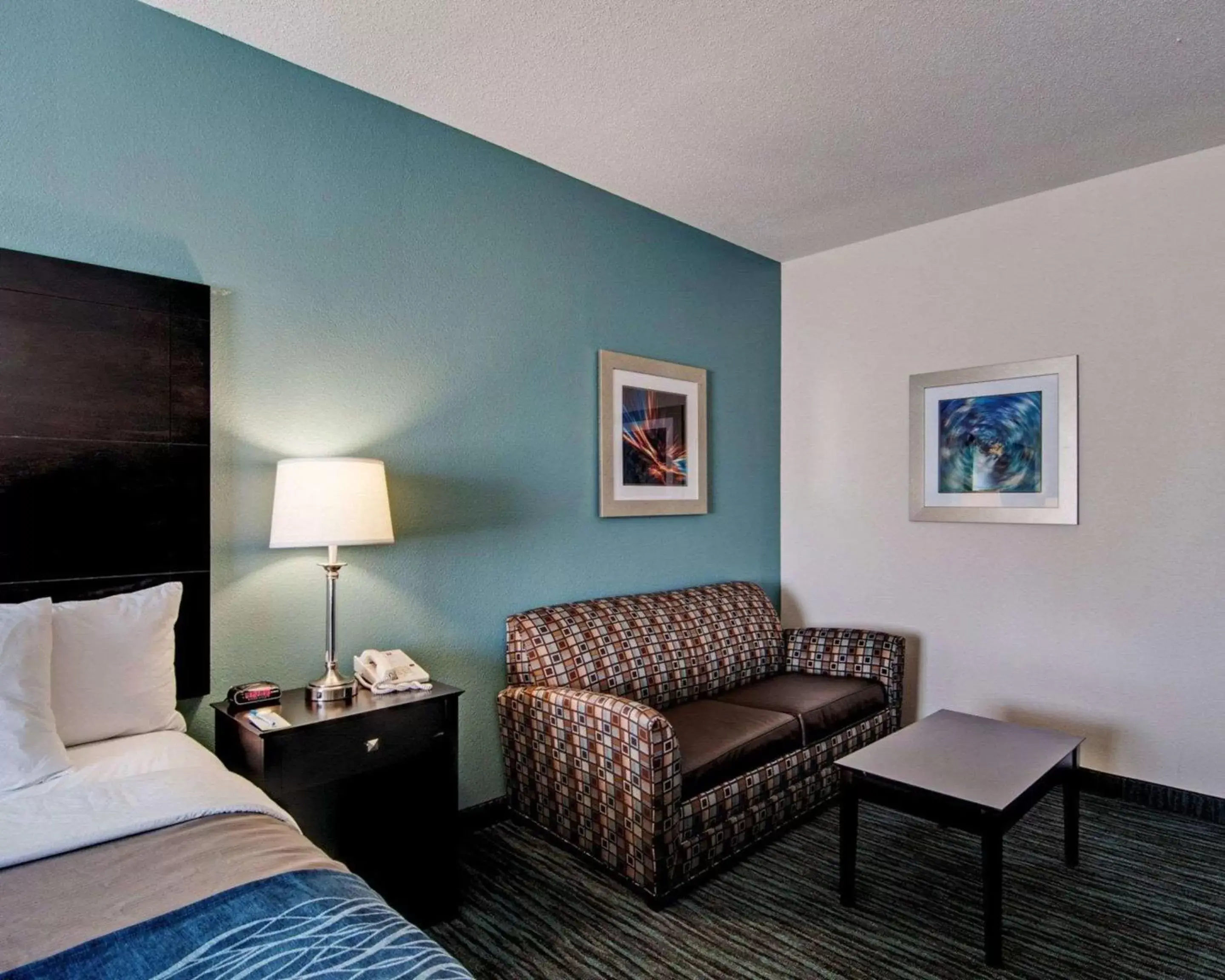 Photo of the whole room, Seating Area in Comfort Inn Mount Airy