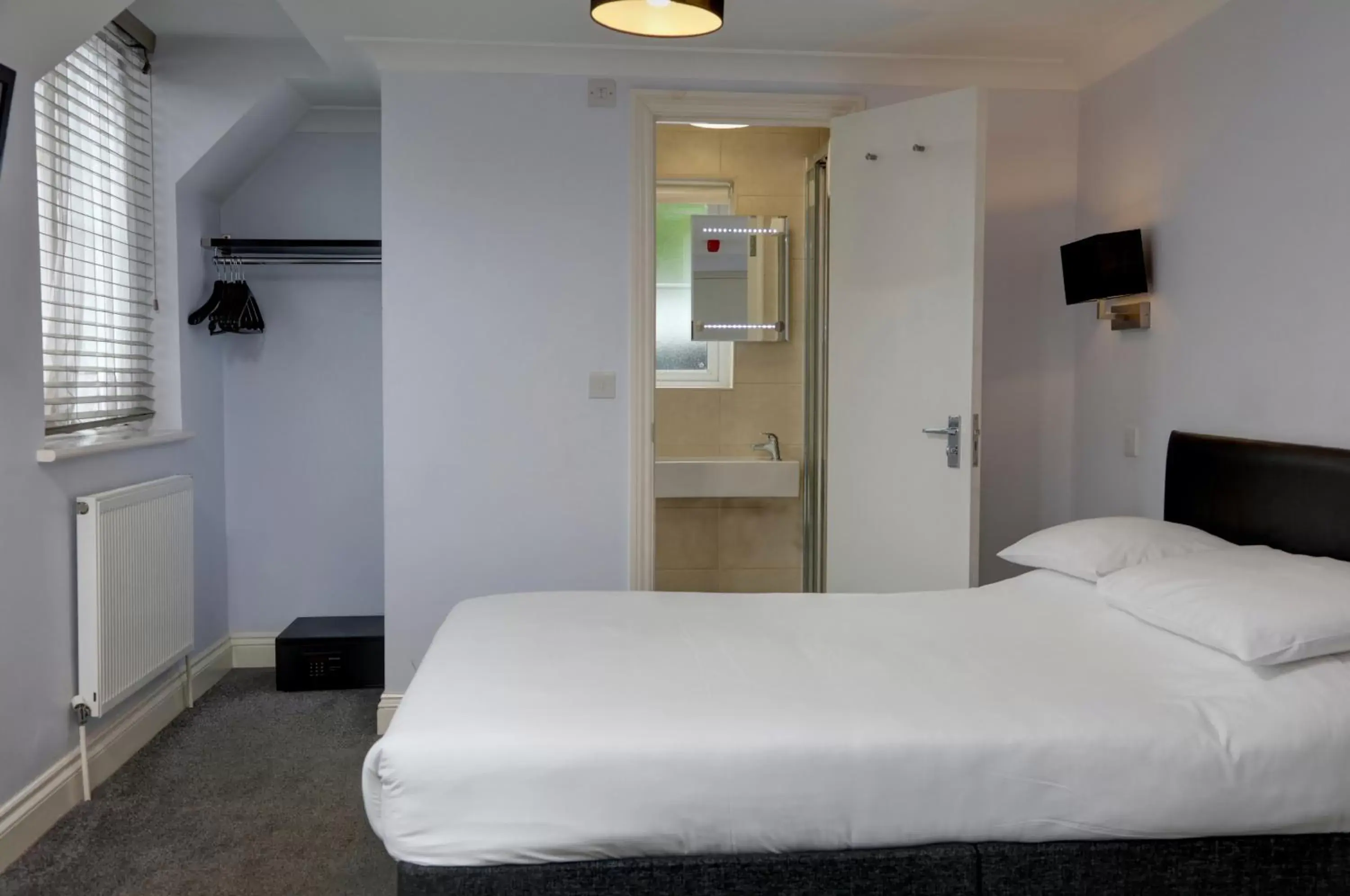 Property building, Bed in Sure Hotel by Best Western Reading