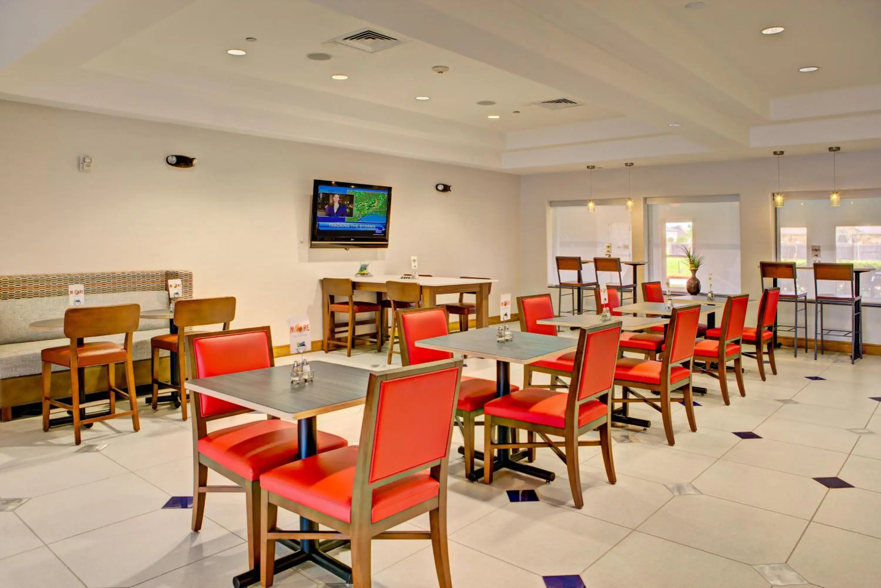 Breakfast, Restaurant/Places to Eat in Holiday Inn Express Hotel & Suites Austin NE-Hutto, an IHG Hotel
