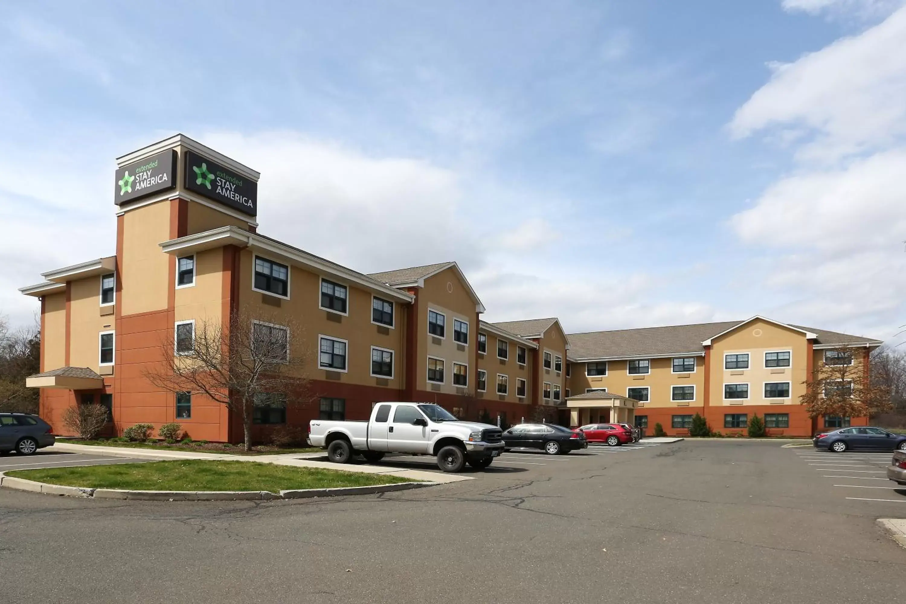Property building in Extended Stay America Suites - Hartford - Meriden