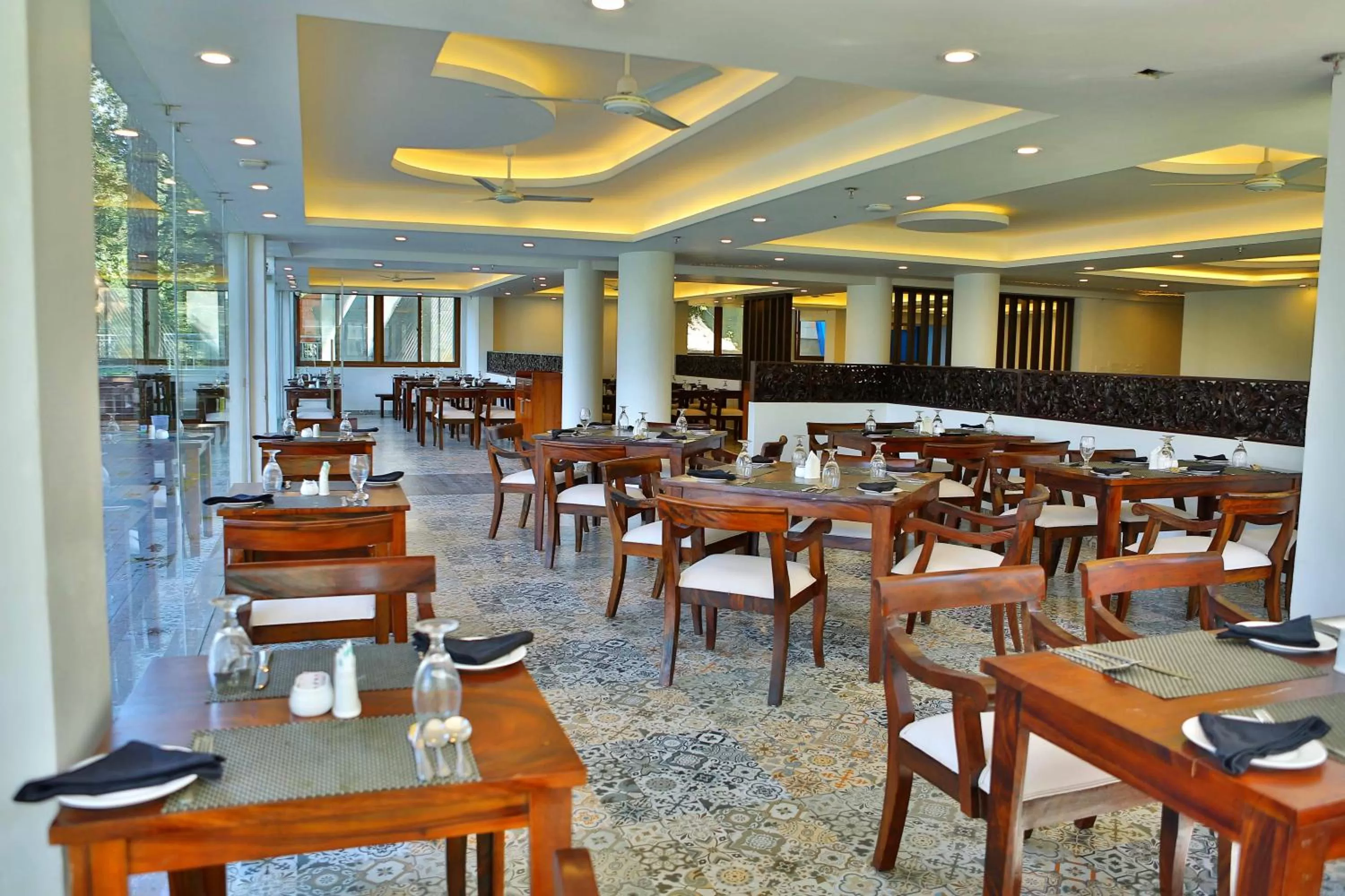 Restaurant/places to eat in Elixir Hills Suites Resort and Spa