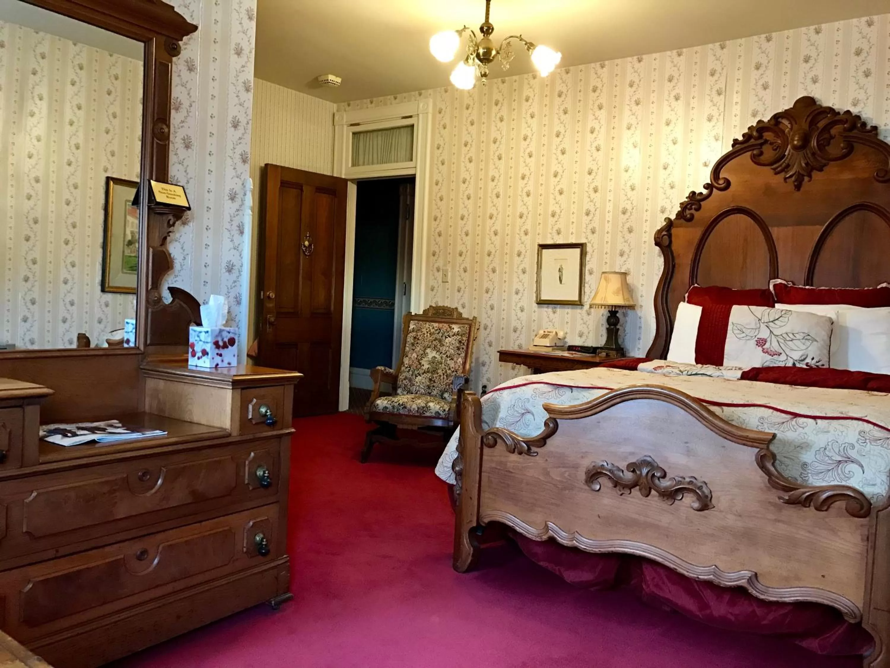 Bed in The Redstone Inn and Suites