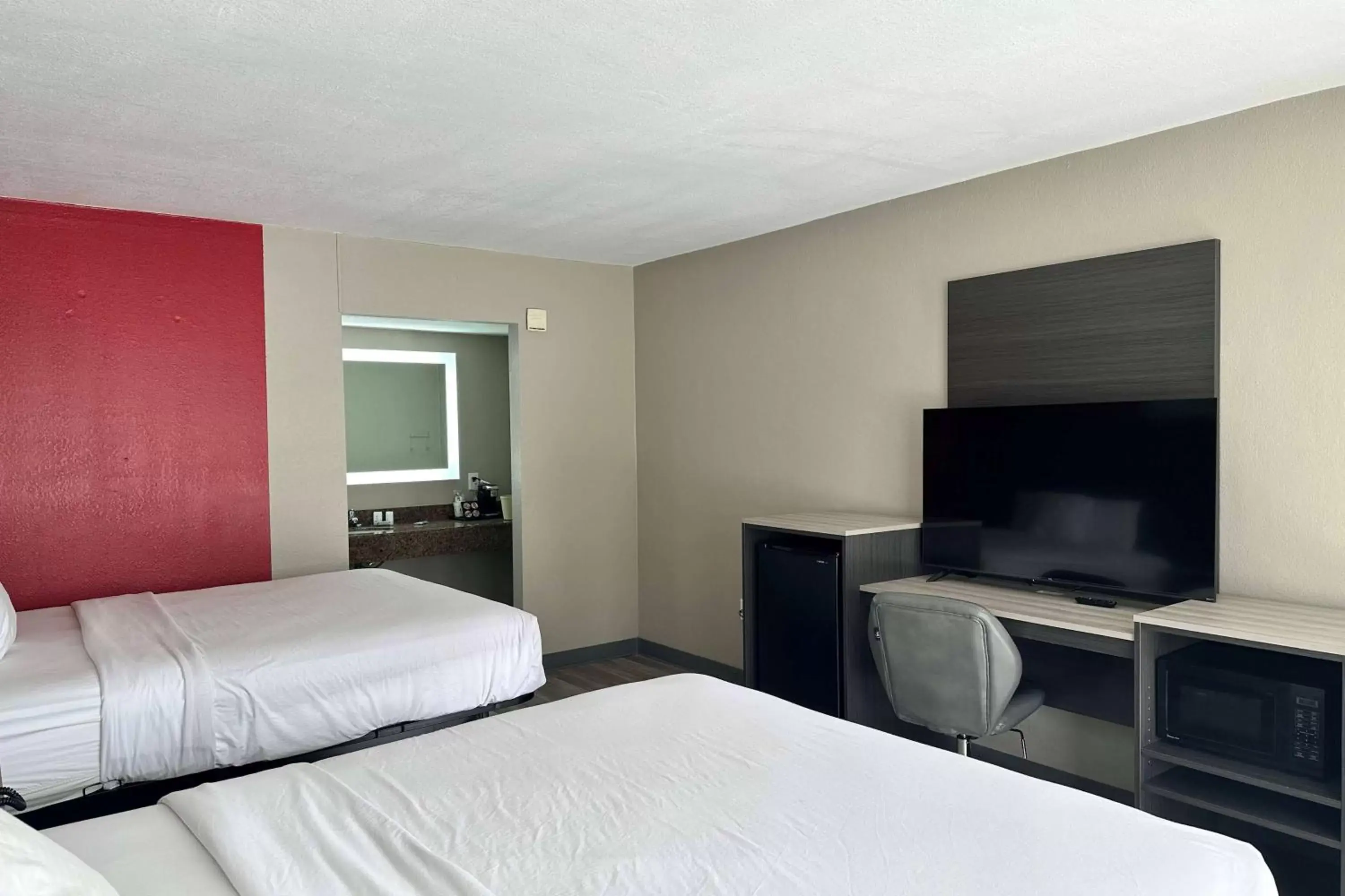 TV and multimedia, Bed in Ramada by Wyndham Cocoa