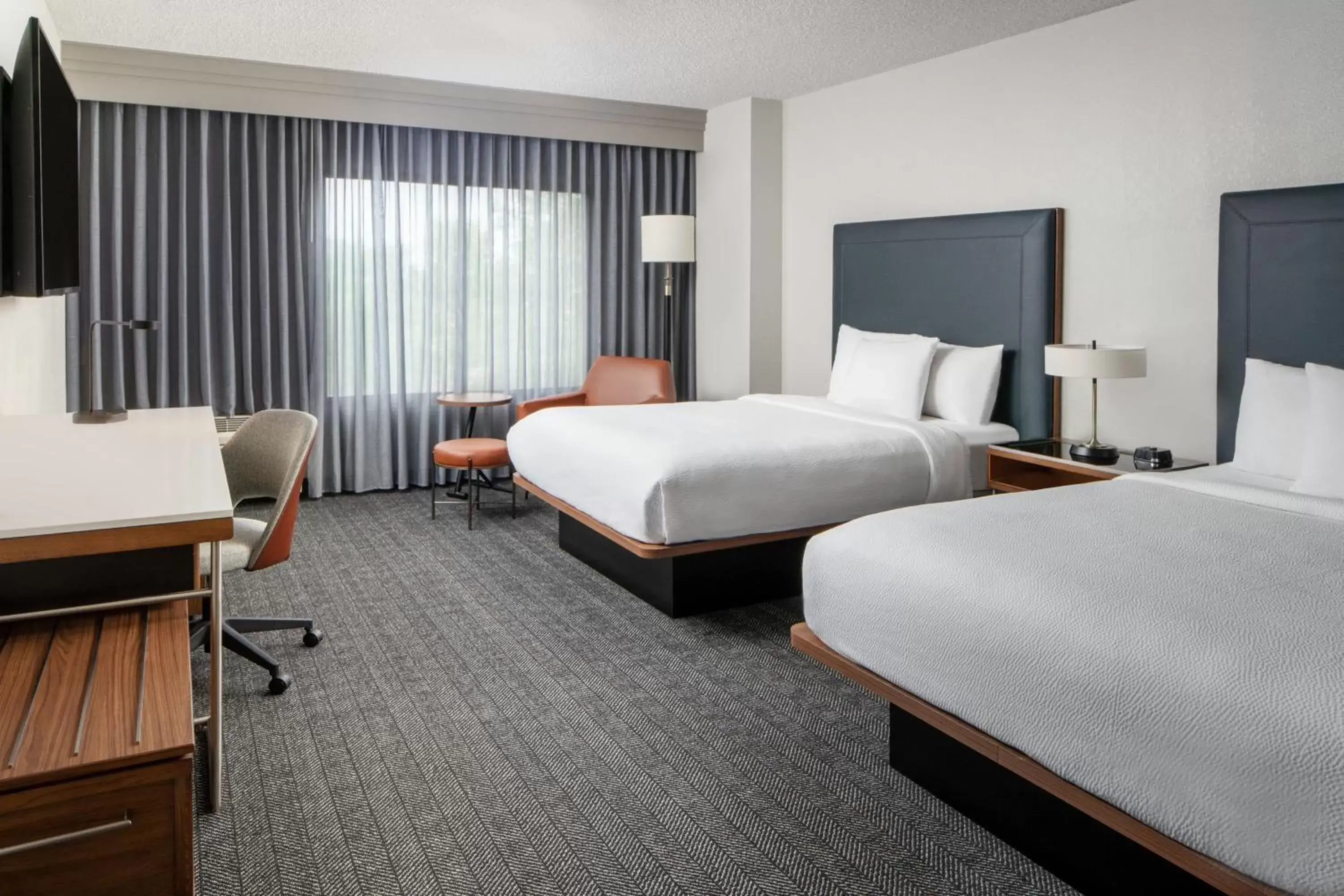 Photo of the whole room, Bed in Courtyard by Marriott New Orleans Metairie