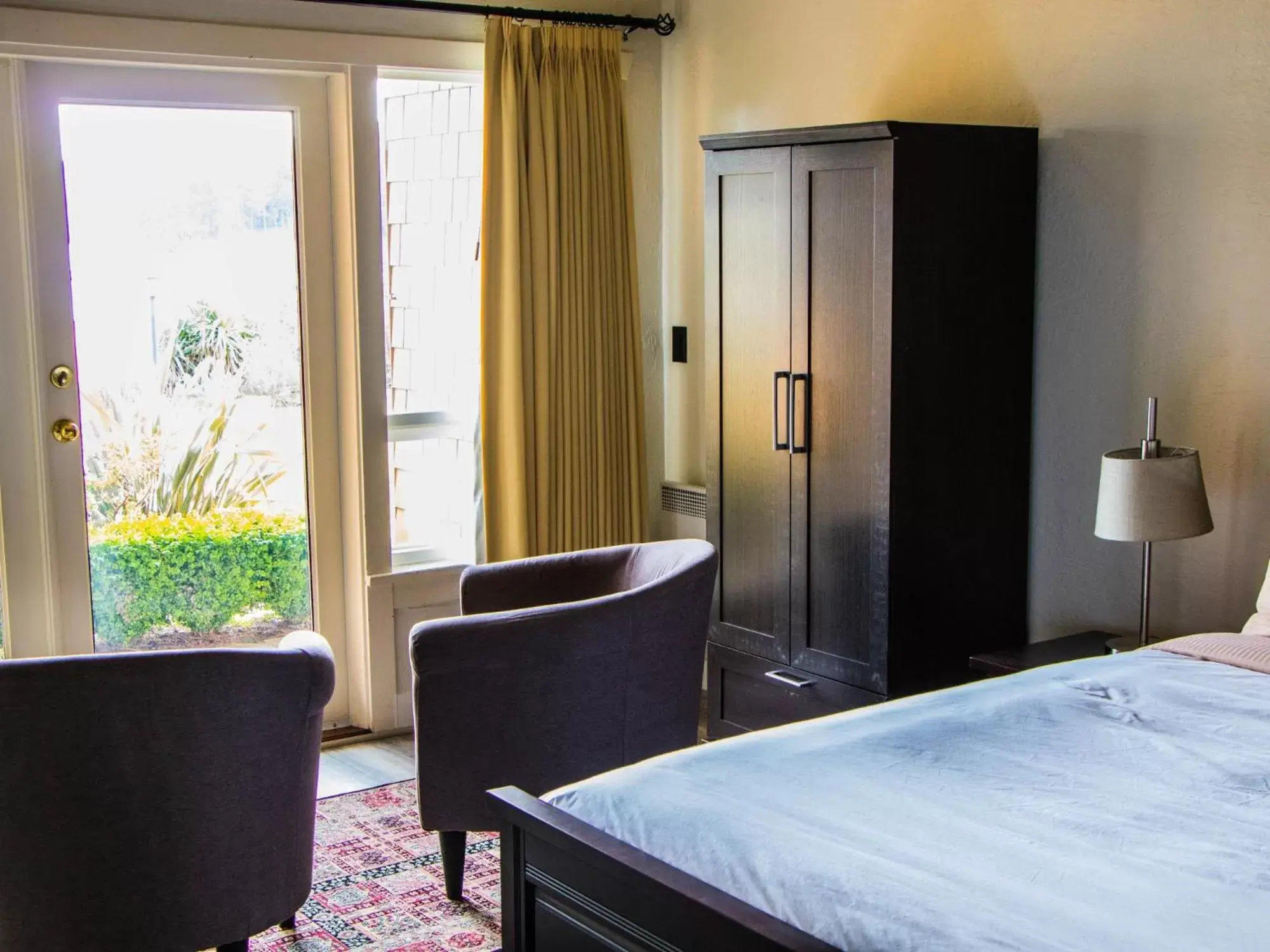 Queen Suite in Galiano Oceanfront Inn & Spa Queen Suite in Galiano Oceanfront Inn & Spa