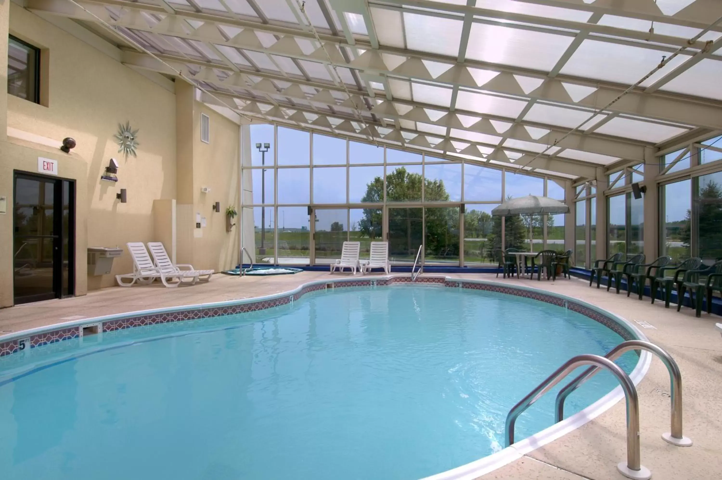 Swimming Pool in Baymont by Wyndham Springfield IL