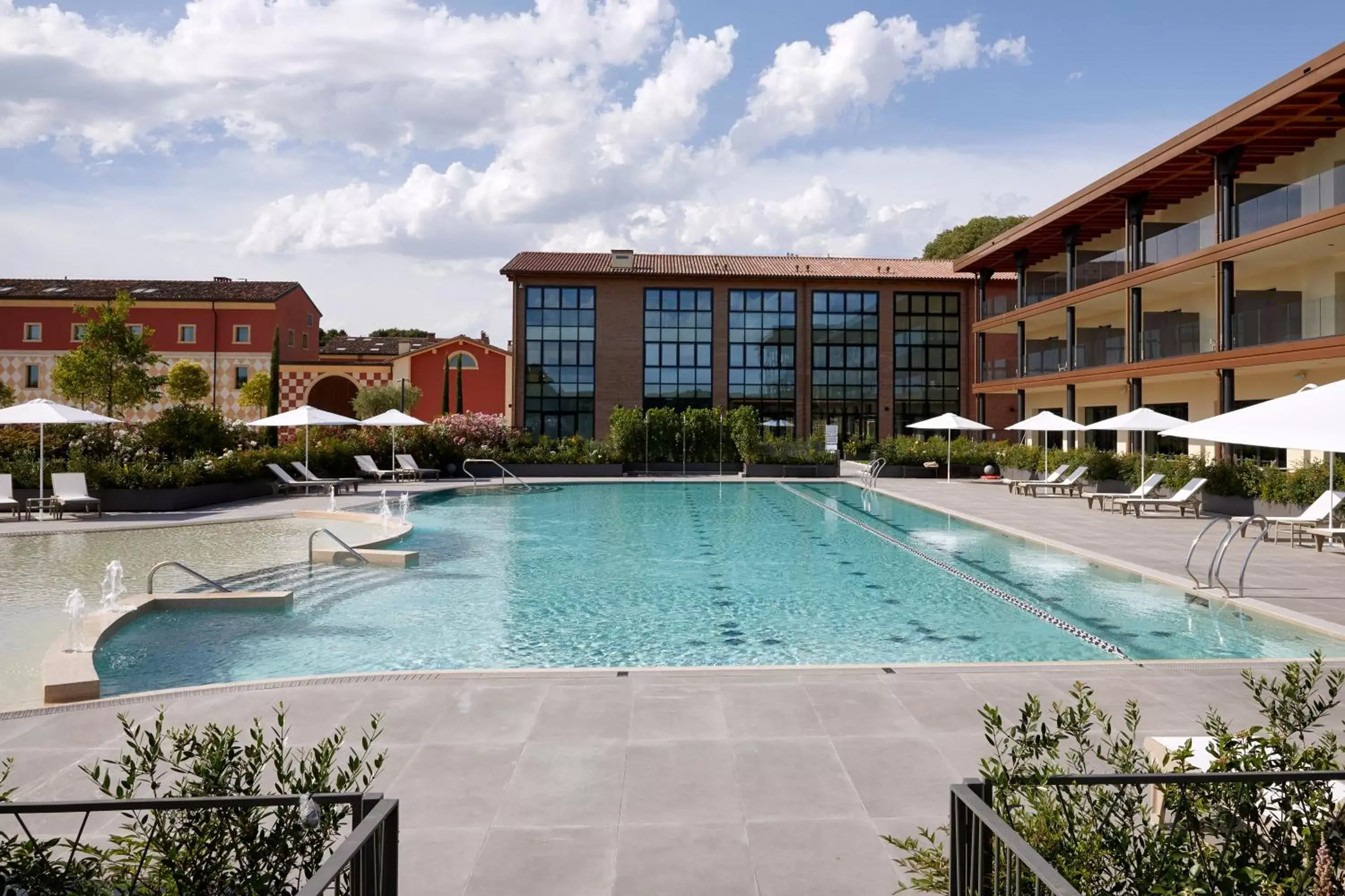 Swimming pool, Property Building in Hotel Veronesi La Torre