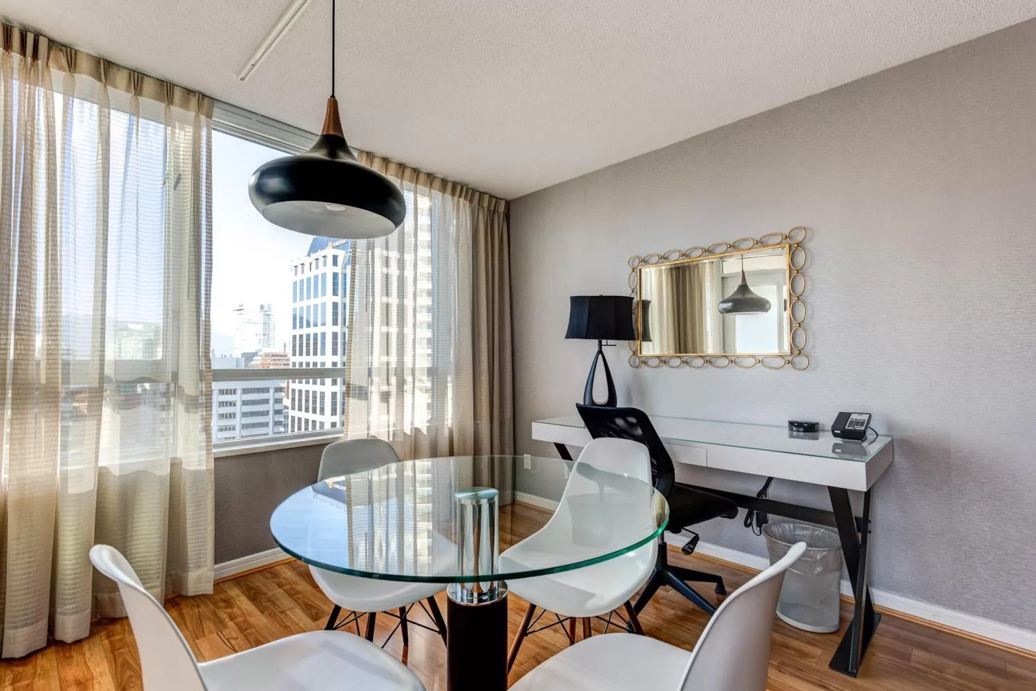 Living room in Carmana Hotel & Suites