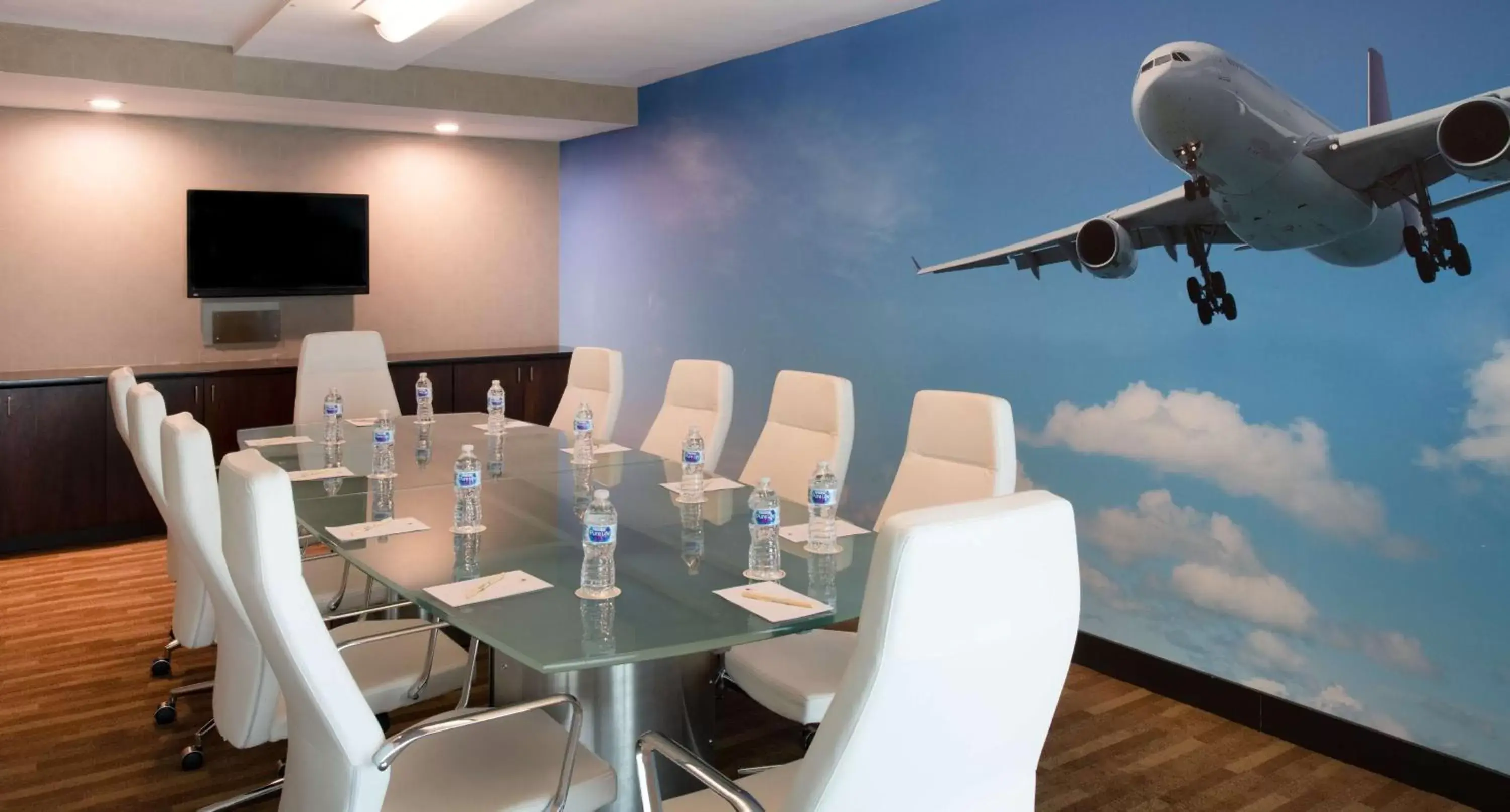 Meeting/conference room in DoubleTree Hotel & Suites Charleston Airport