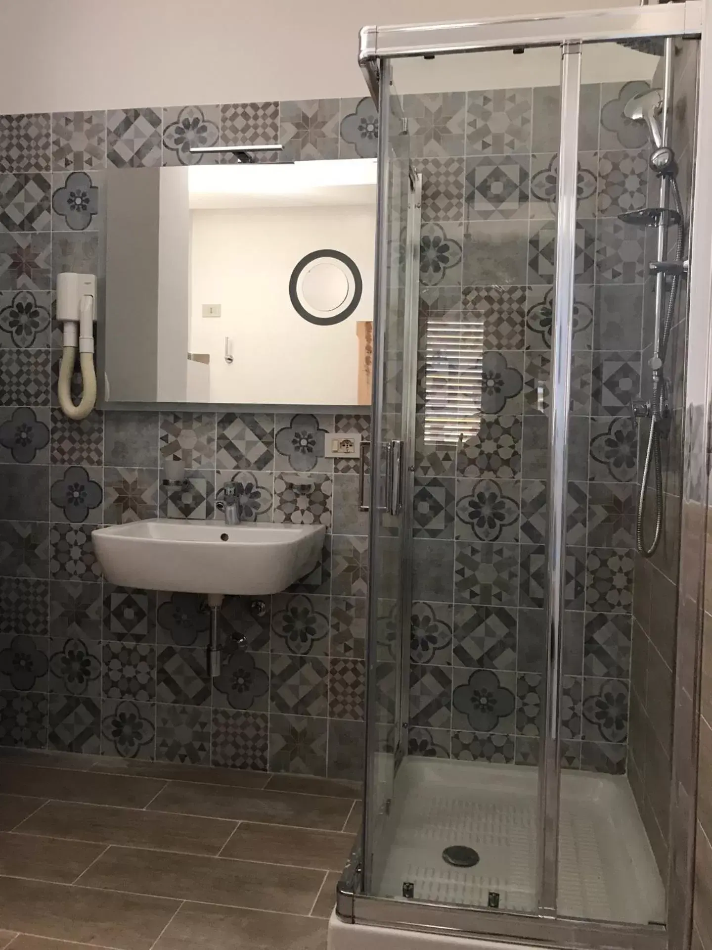 Shower, Bathroom in Casena Dei Colli, Sure Hotel Collection By Best Western
