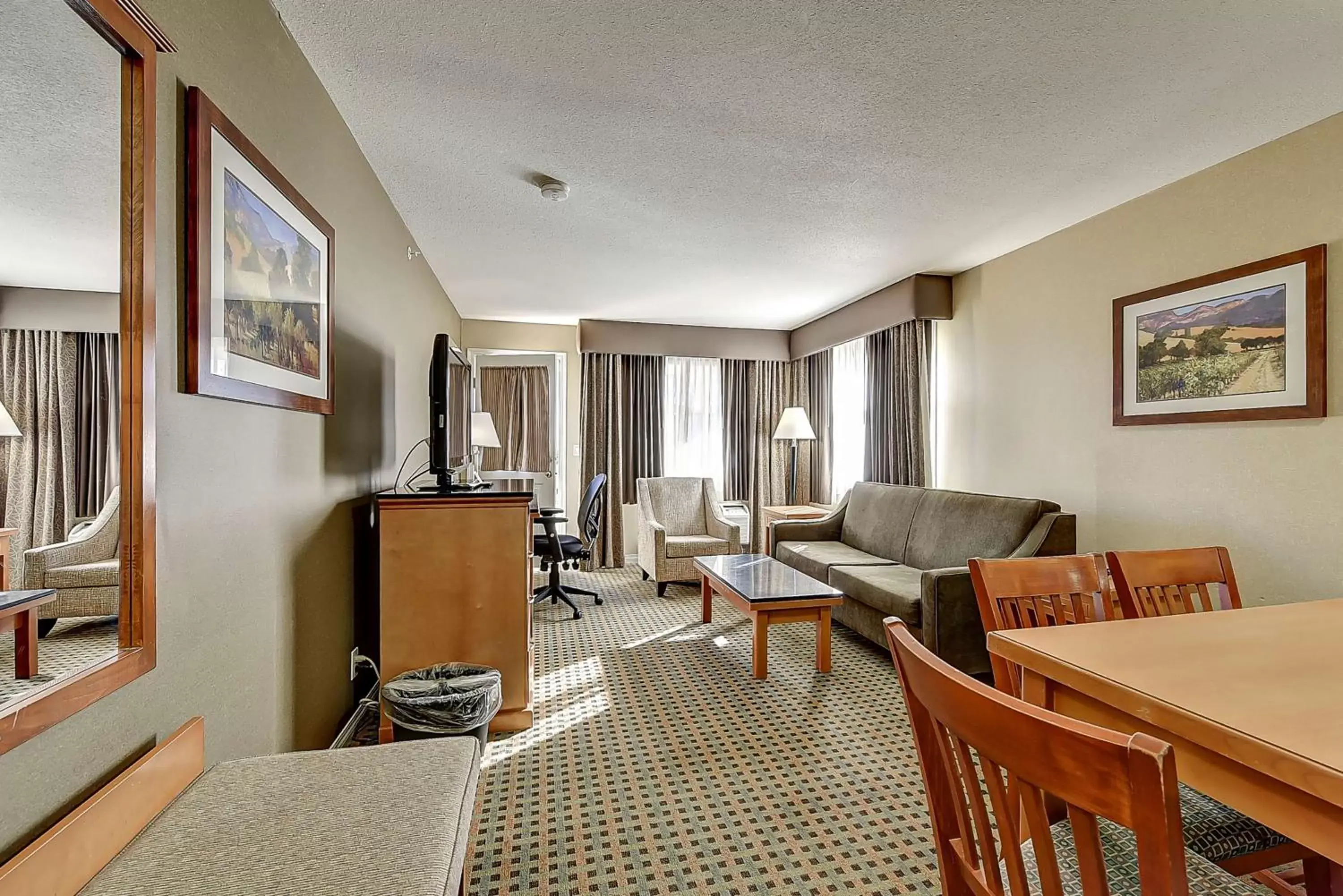 Photo of the whole room in Best Western Plus Osoyoos Hotel & Suites