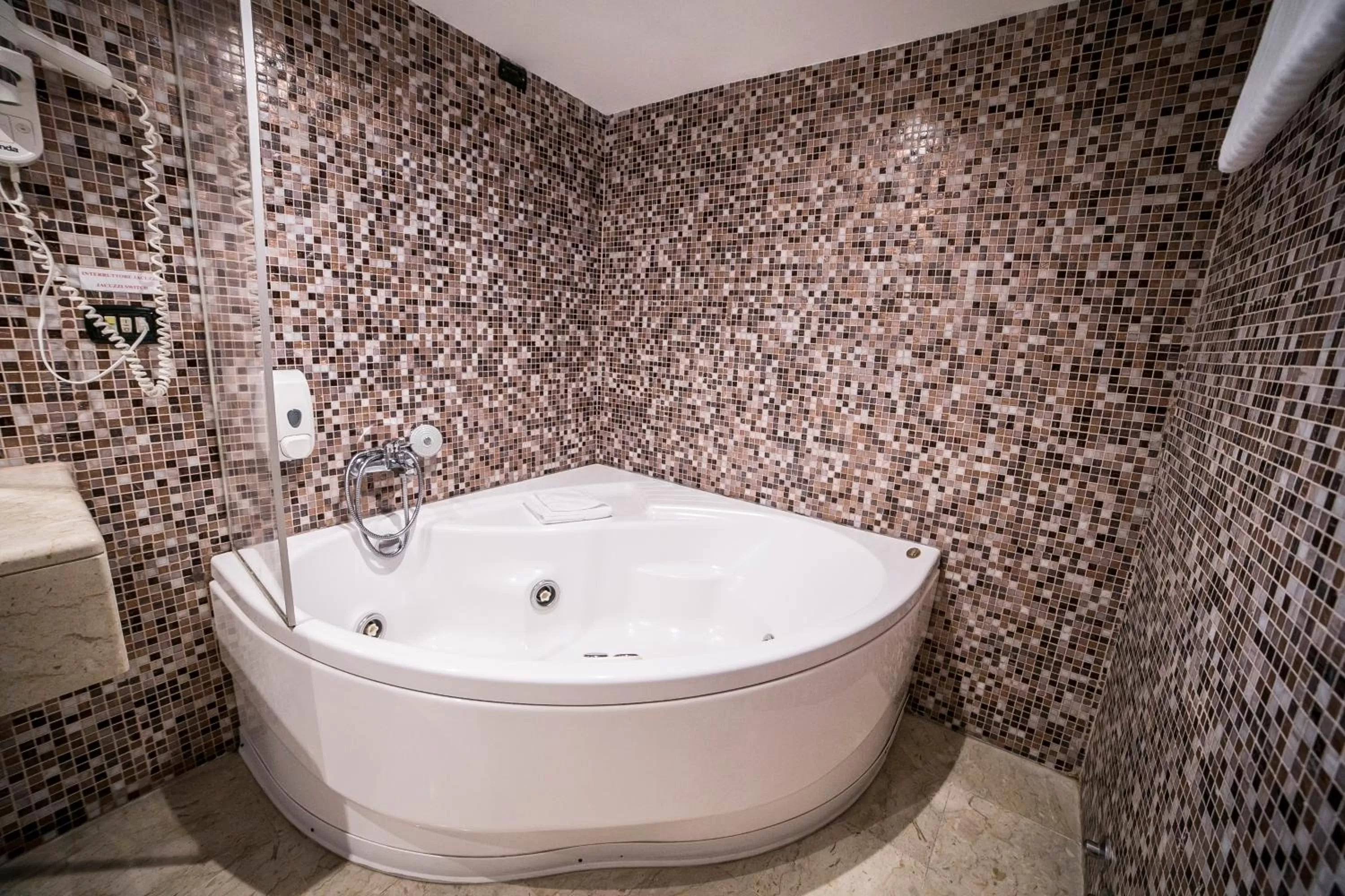 Hot Tub in Hotel Aphrodite