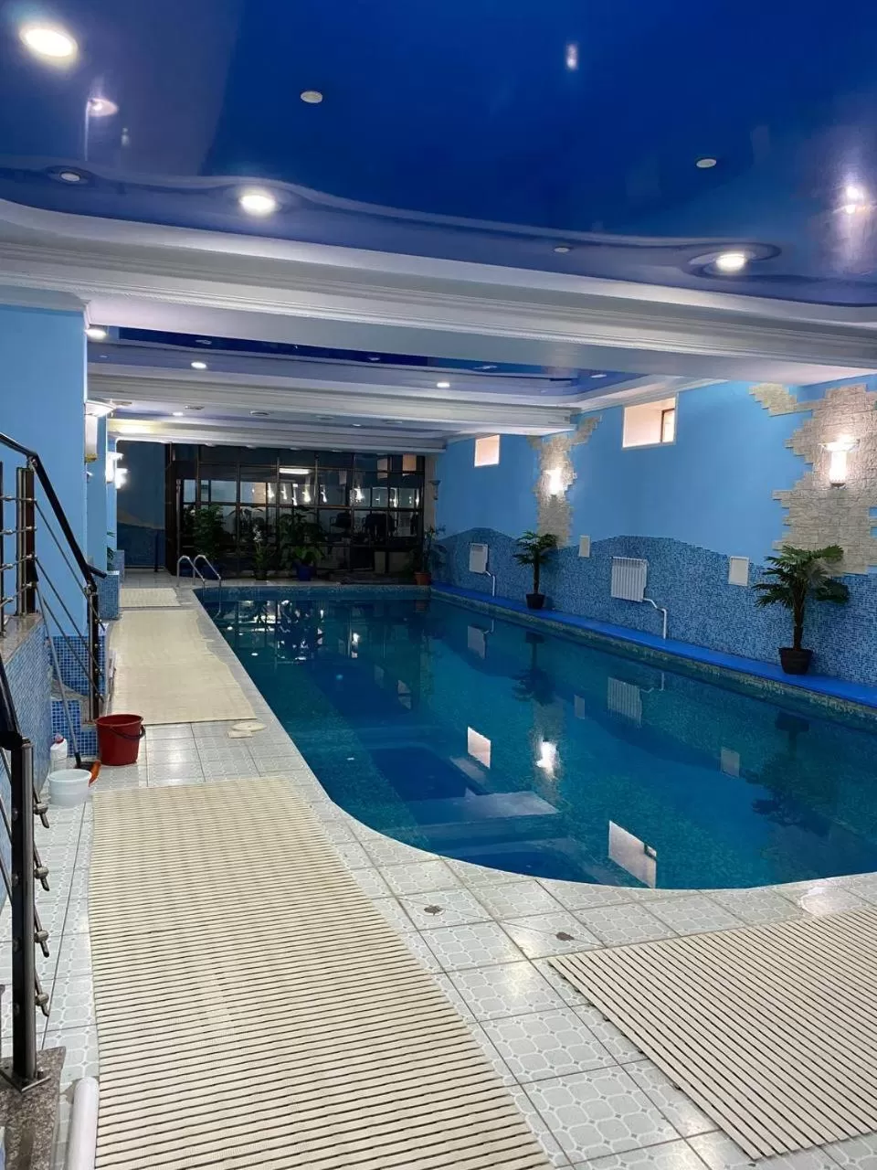Swimming pool in Deluxe SPA-Hotel
