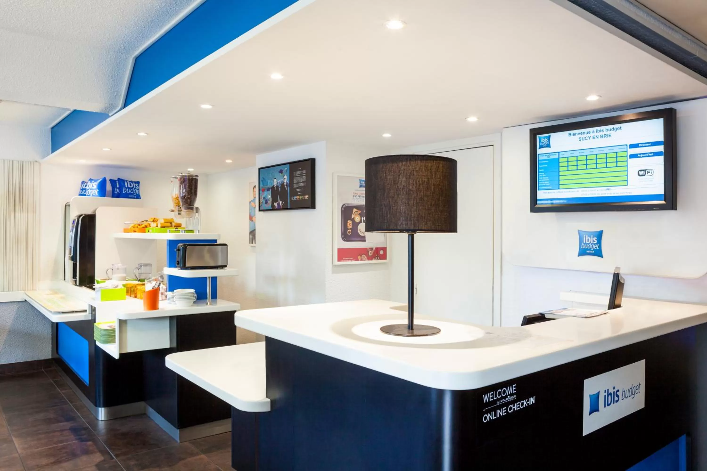 Lobby or reception in ibis budget Sucy en Brie