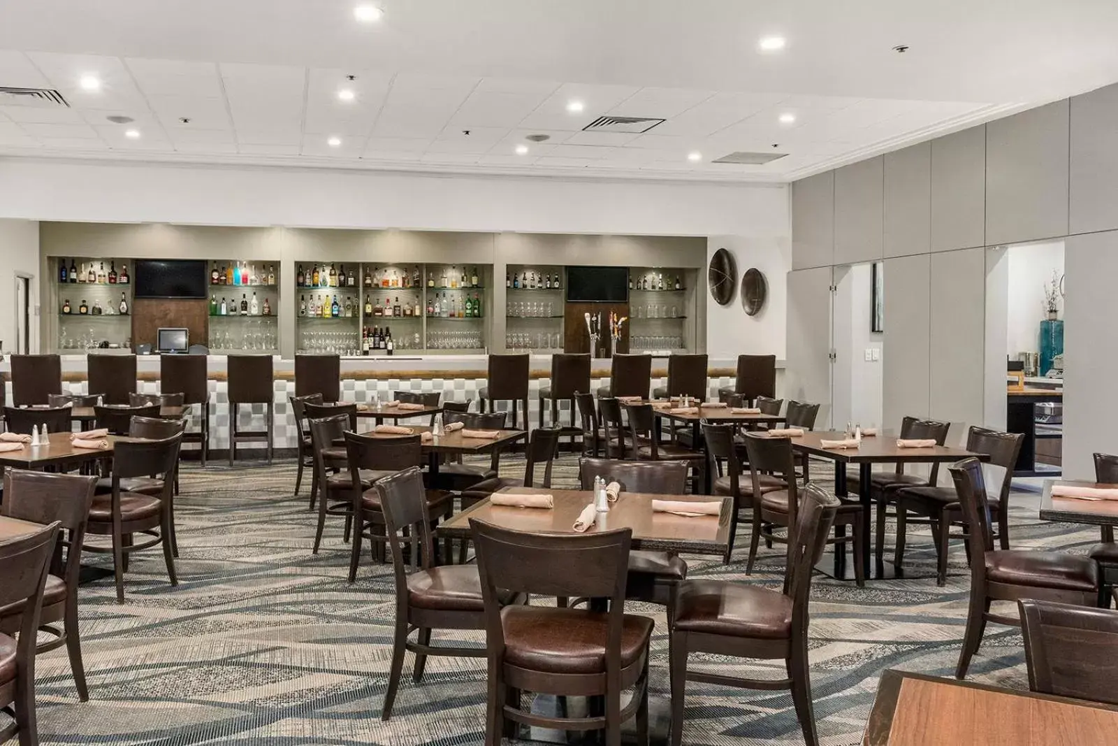 Restaurant/Places to Eat in Best Western Premier Calgary Plaza Hotel & Conference Centre