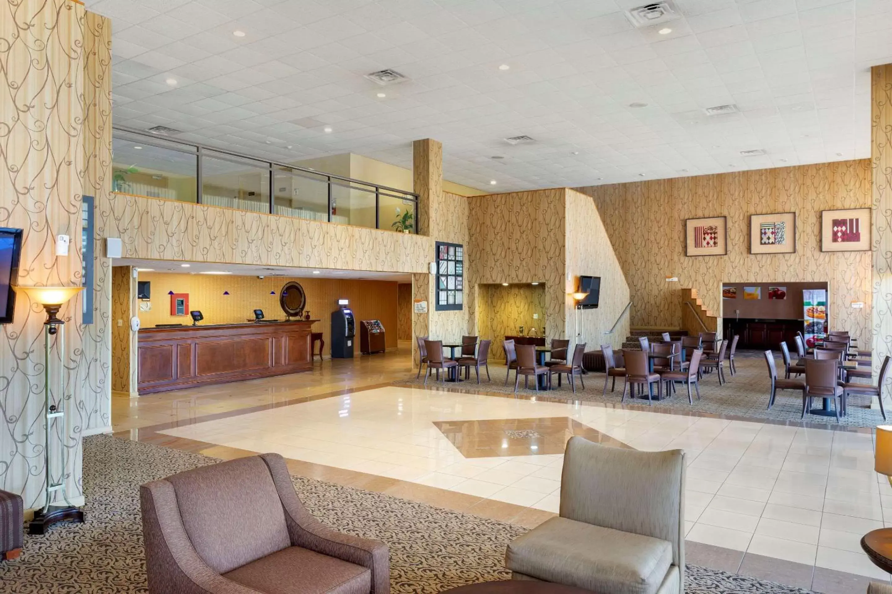 Lobby or reception, Restaurant/Places to Eat in Quality Inn & Suites - Greensboro-High Point