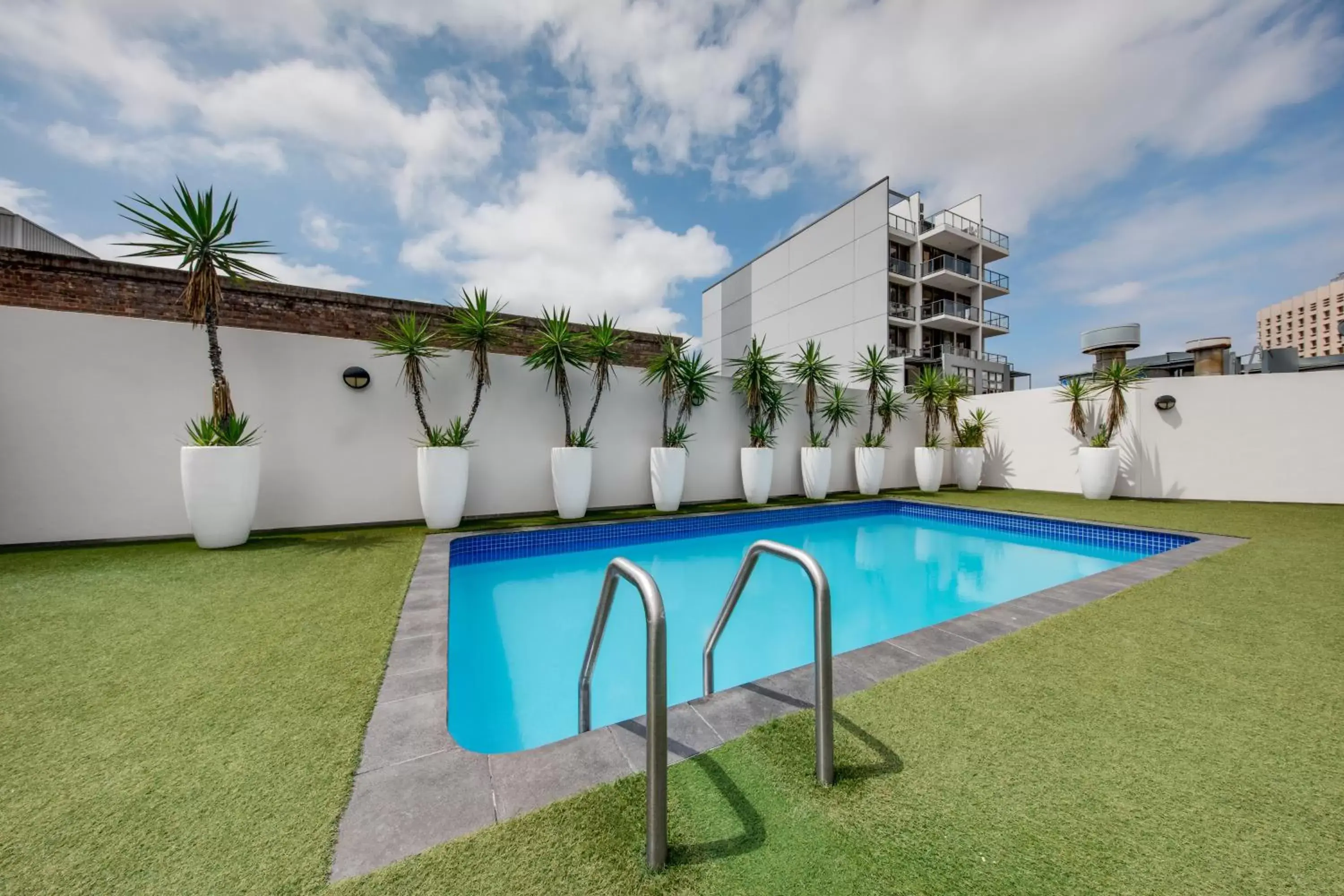 Swimming pool in Vibe Hotel Sydney Swimming pool in Vibe Hotel Sydney