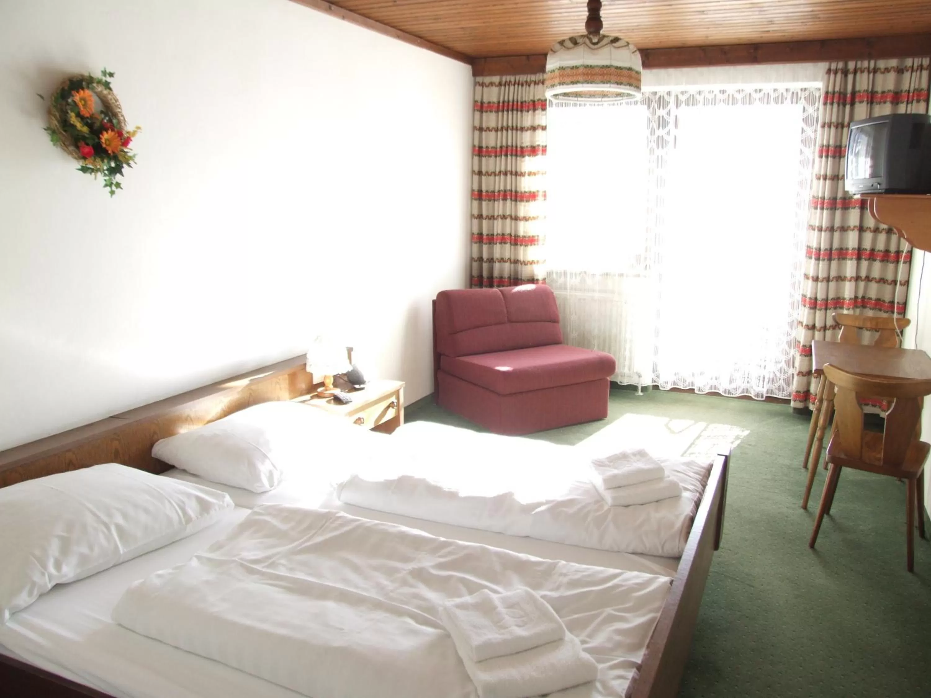 Double Room with Private Bathroom in Haus Alpina by Châtel Reizen