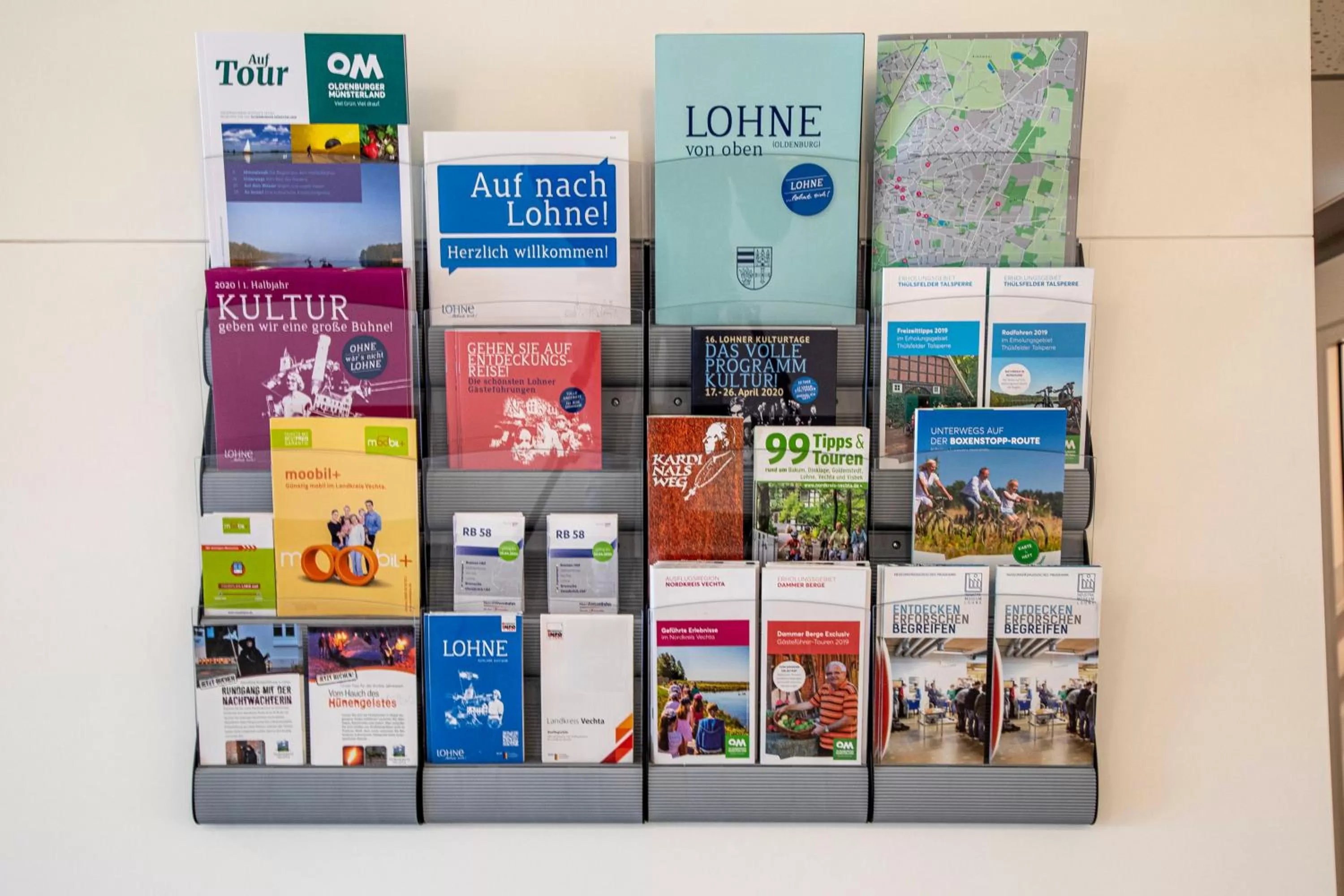 Property building in Stadthotel Lohne, Self Check In, mit Bäckerei und Cafe