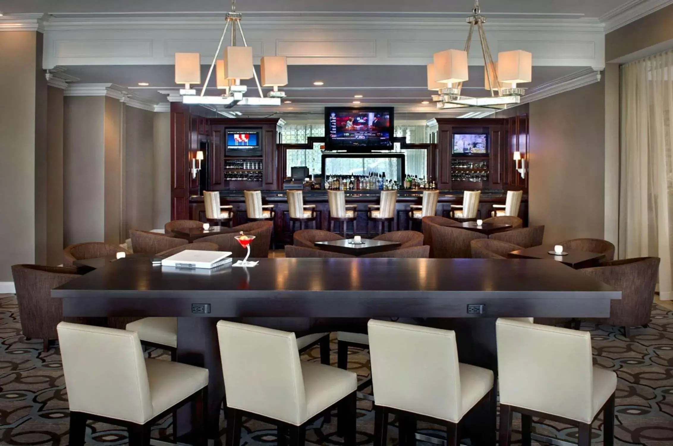 Lounge or bar, Restaurant/Places to Eat in Hilton Greenville