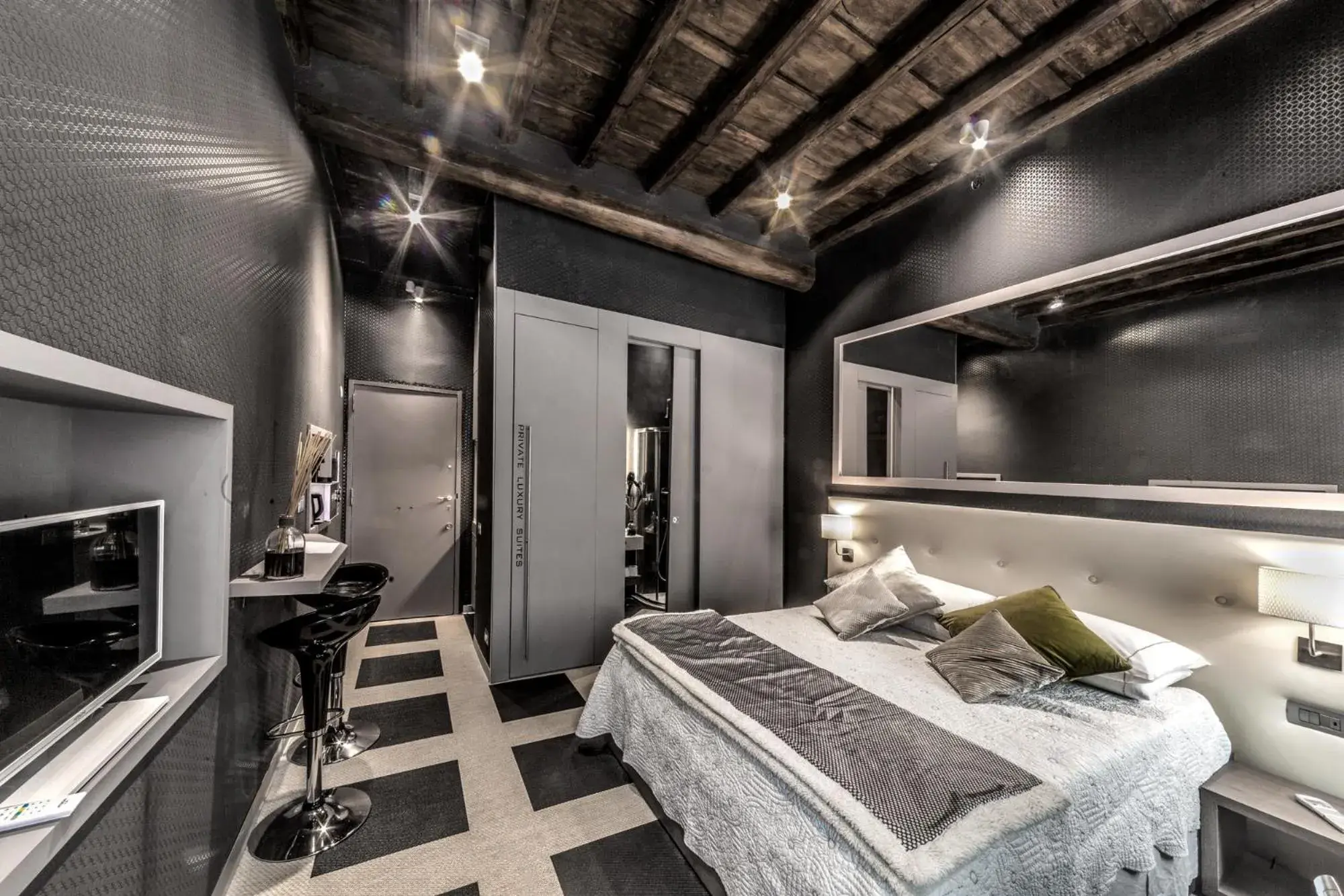 Bedroom, Bed in Piazza di Spagna Luxury Apartment