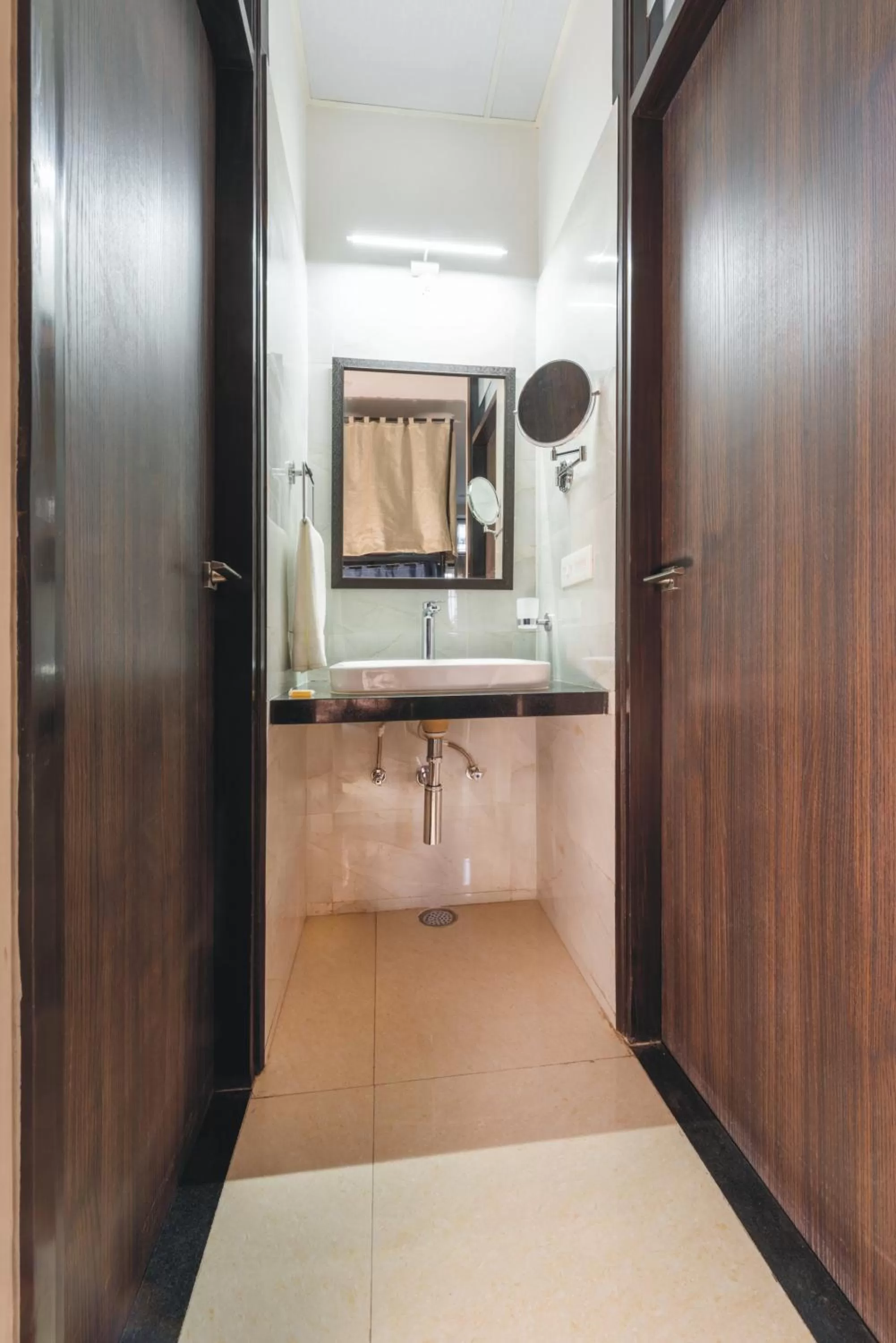 Bathroom in House of Backpackers