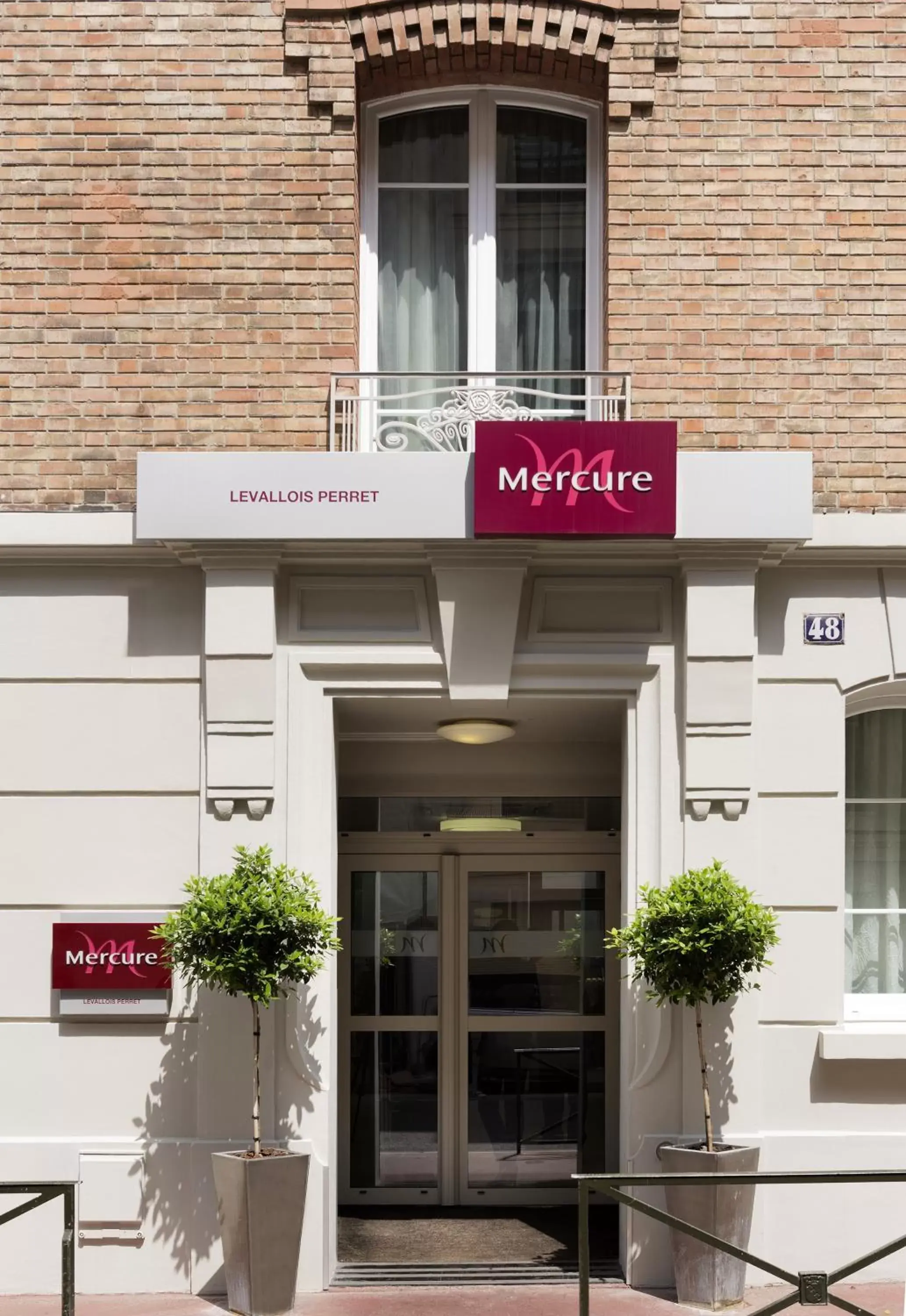 Facade/entrance in Mercure Paris Levallois