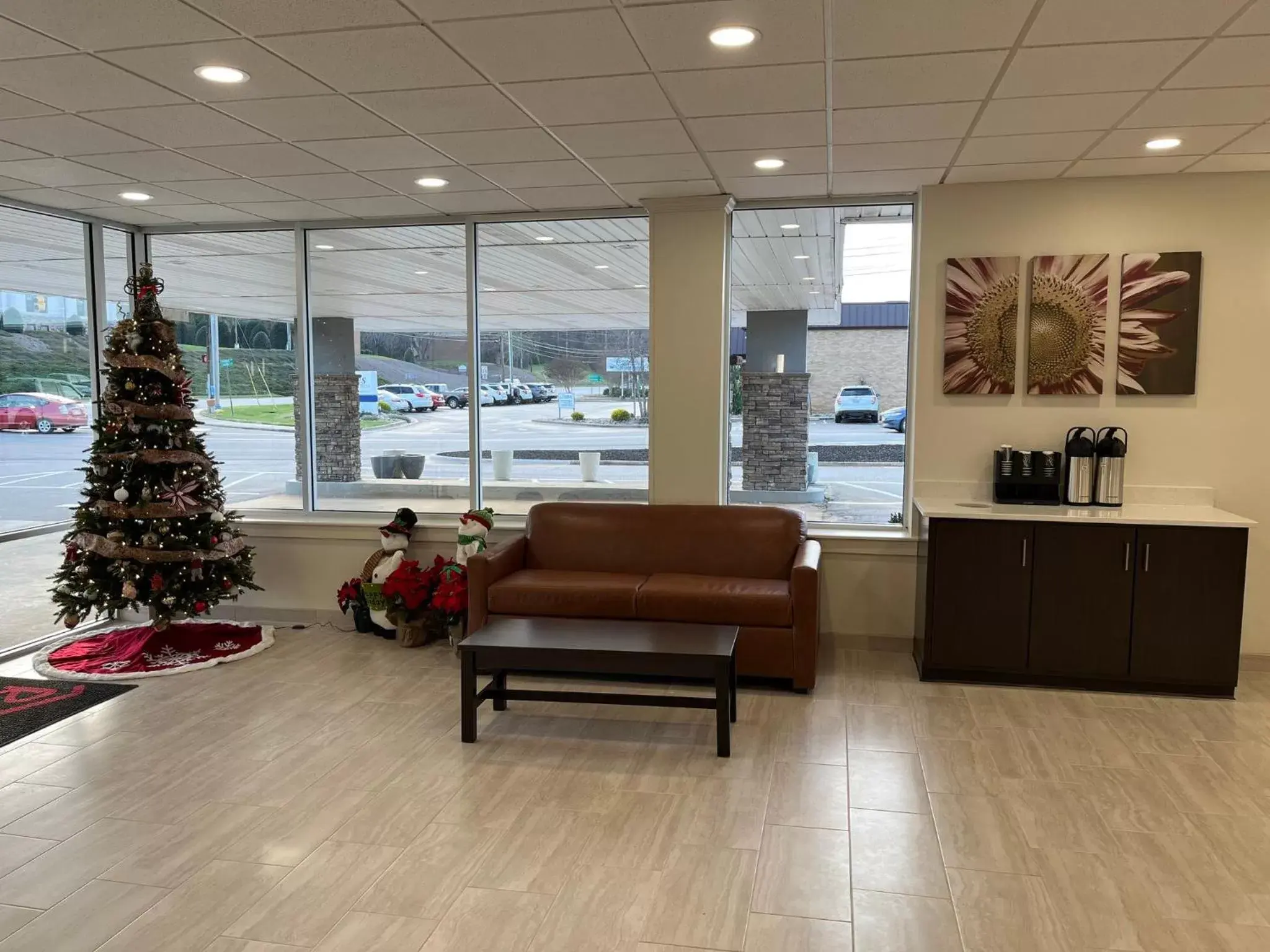 Lobby or reception, Lobby/Reception in Red Roof Inn & Suites Wilkesboro