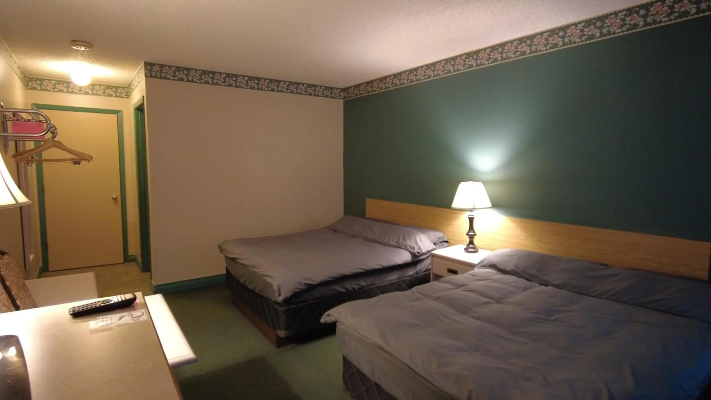 Bed in Sundre Motor Inn