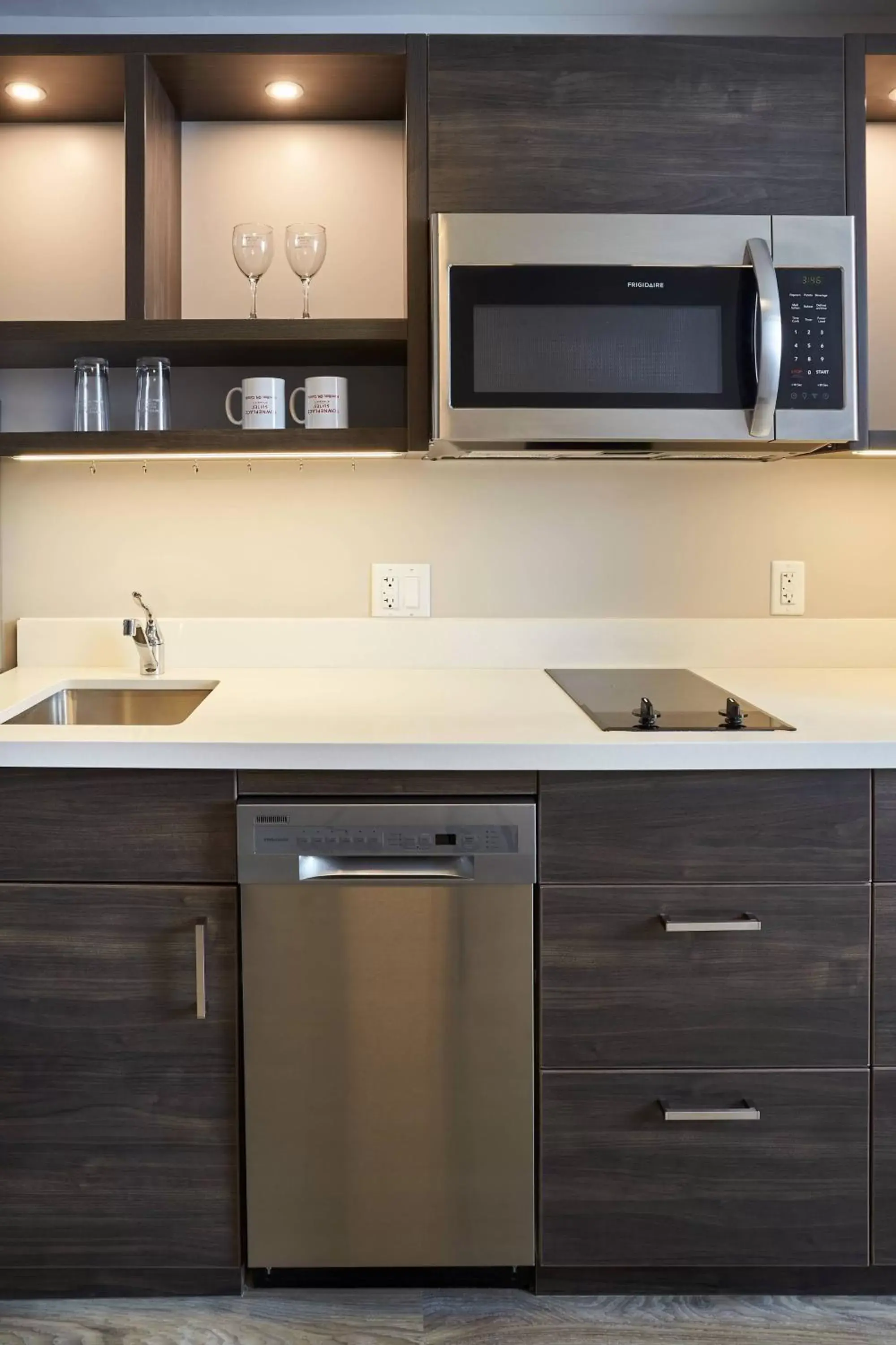 Kitchen or kitchenette, Kitchen/Kitchenette in TownePlace Suites by Marriott Hamilton