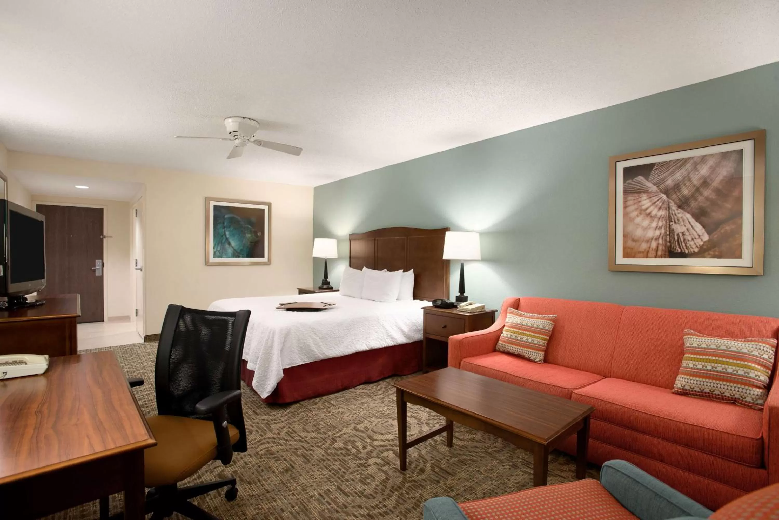 Bed in Hampton Inn & Suites Outer Banks/Corolla