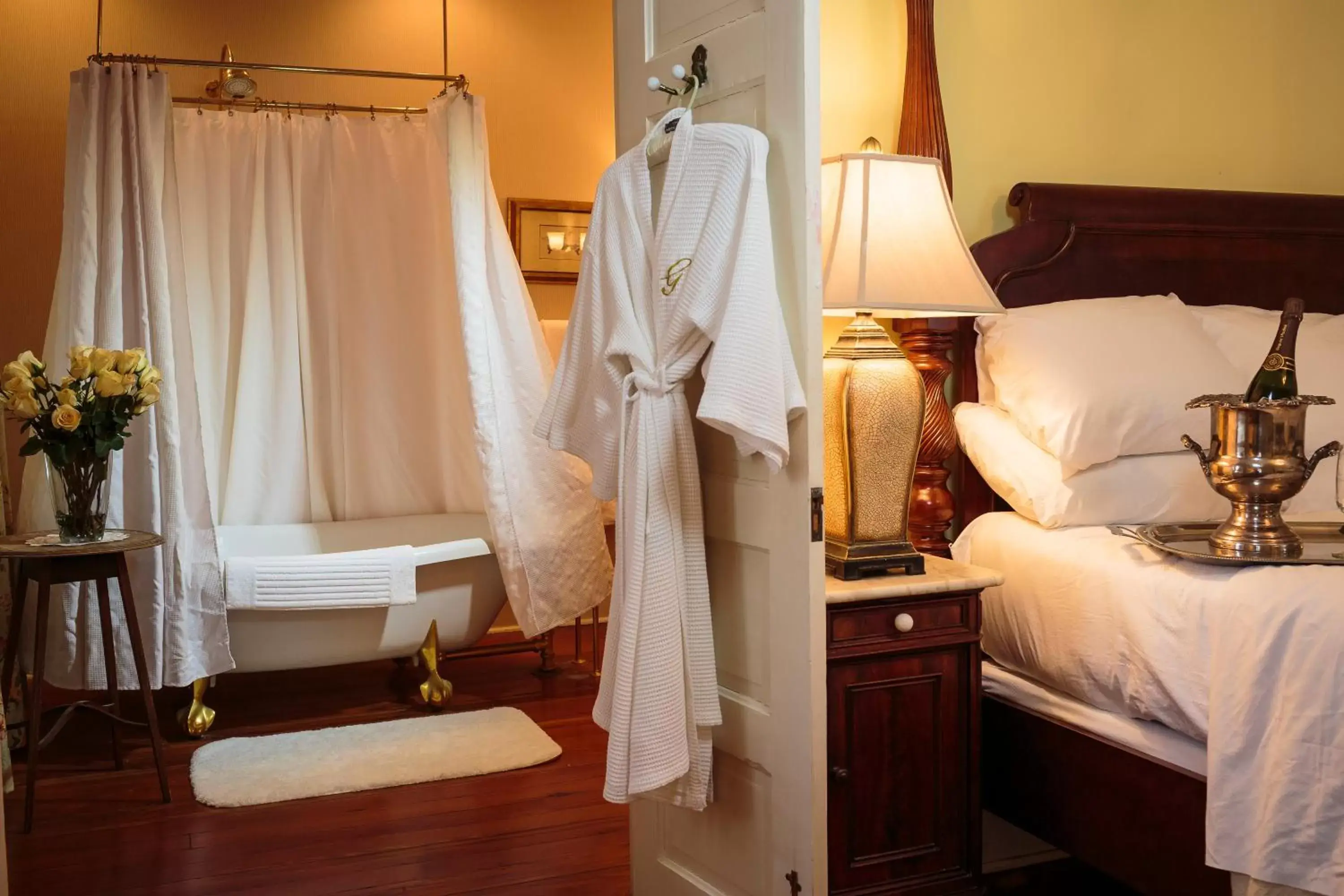Bathroom, Bed in The Gastonian, Historic Inns of Savannah Collection