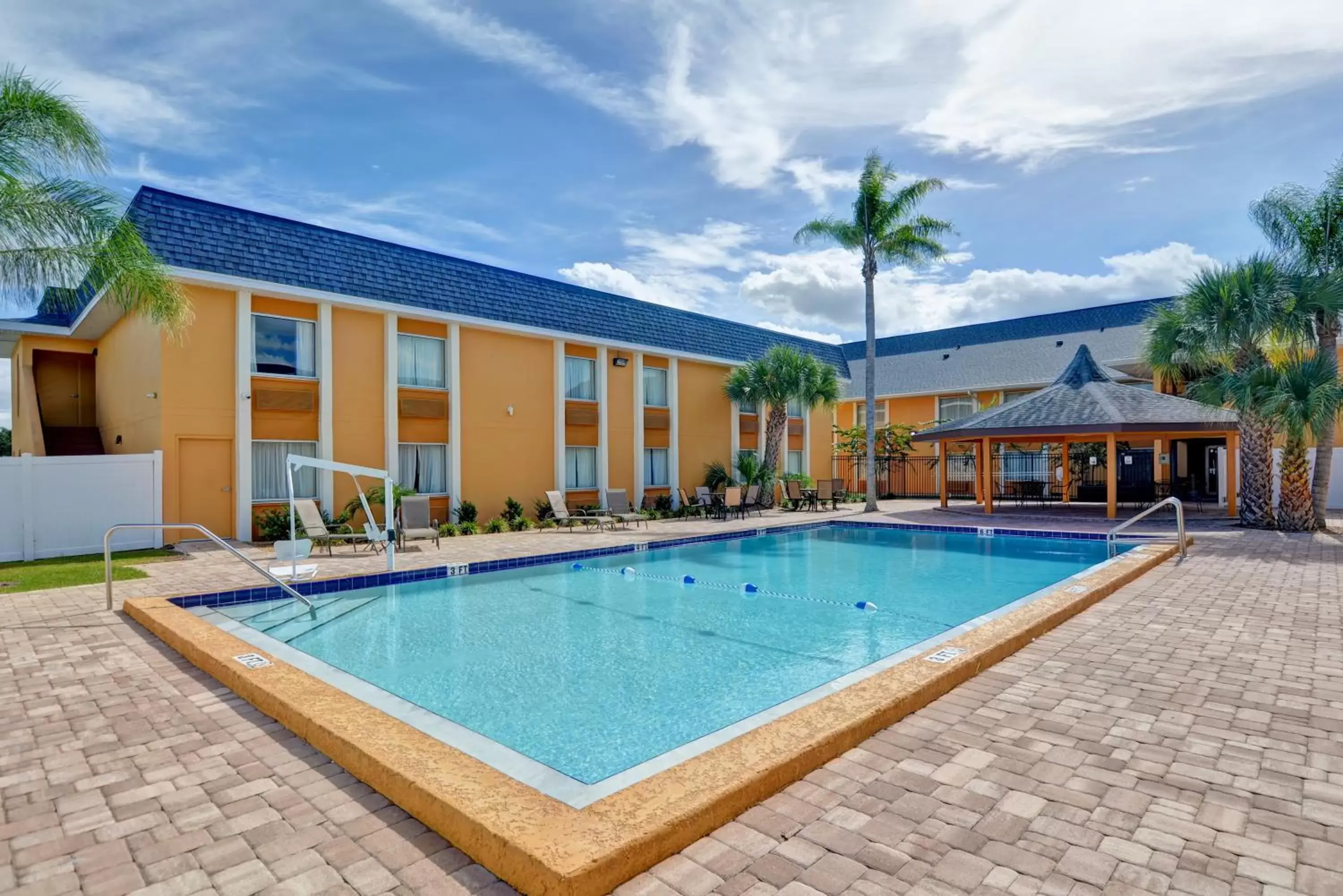 Swimming Pool in Quality Inn & Suites Heritage Park