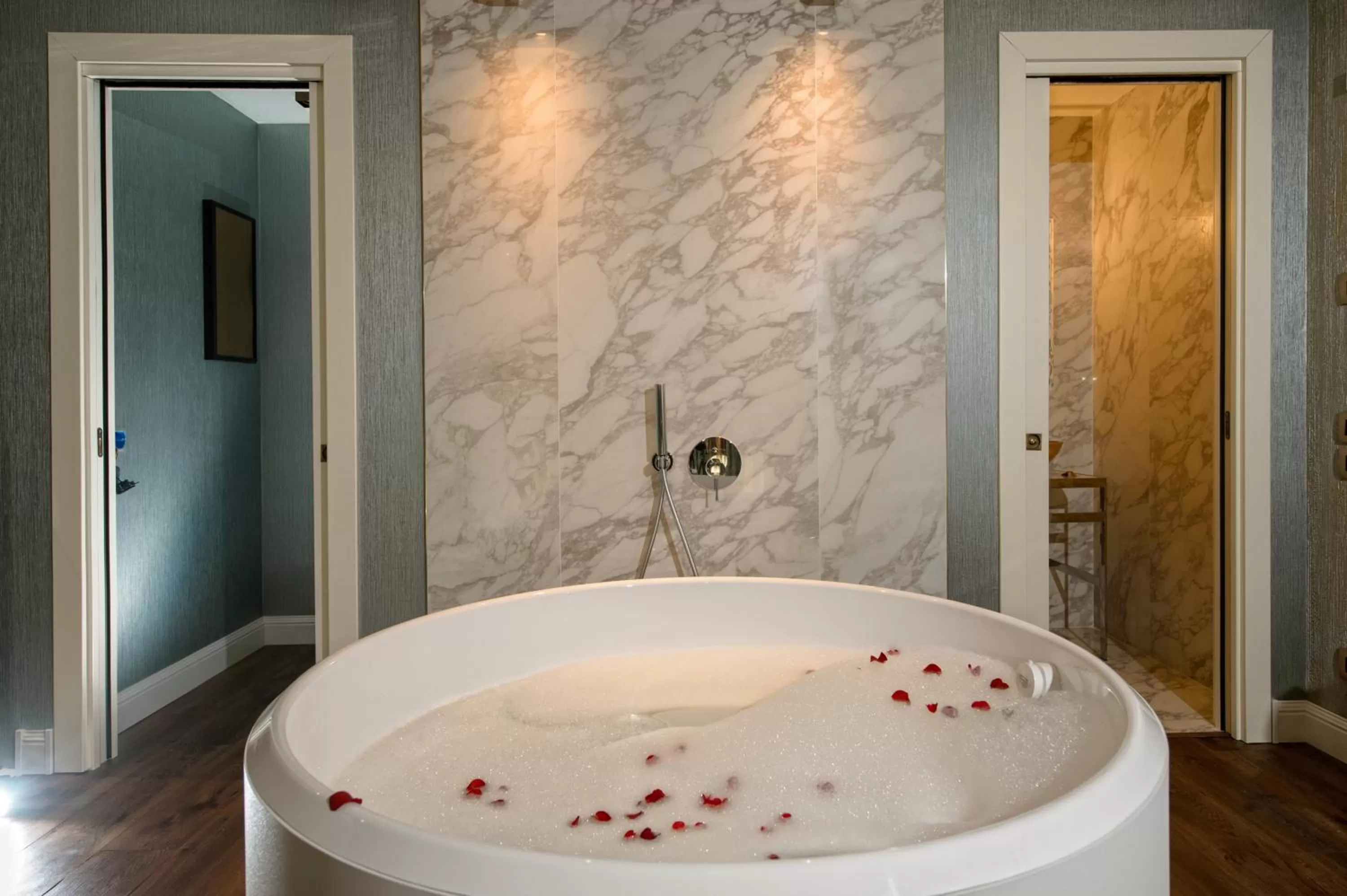 Bath in Palazzo Veneziano - Venice Collection