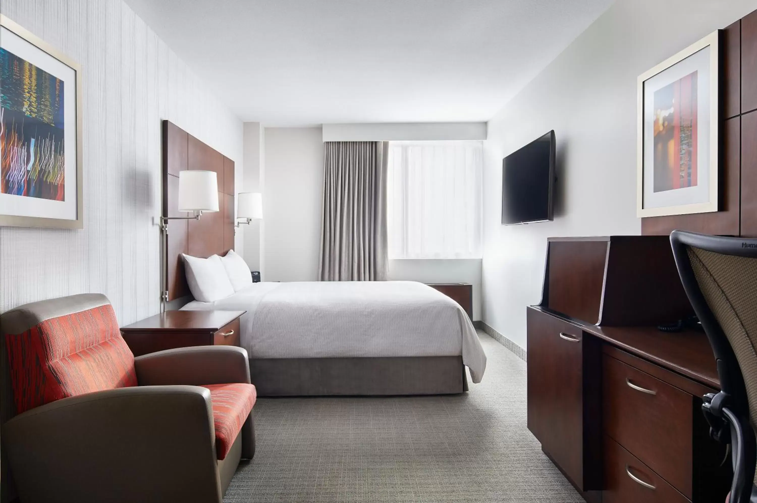 Bedroom, TV/Entertainment Center in Club Quarters Hotel Embarcadero, San Francisco