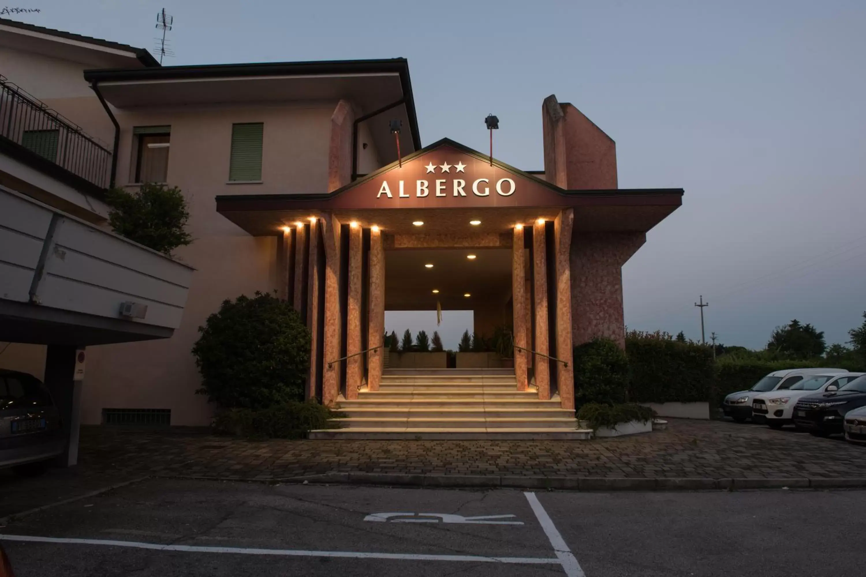 Facade/Entrance in Albergo Grappolo D'oro