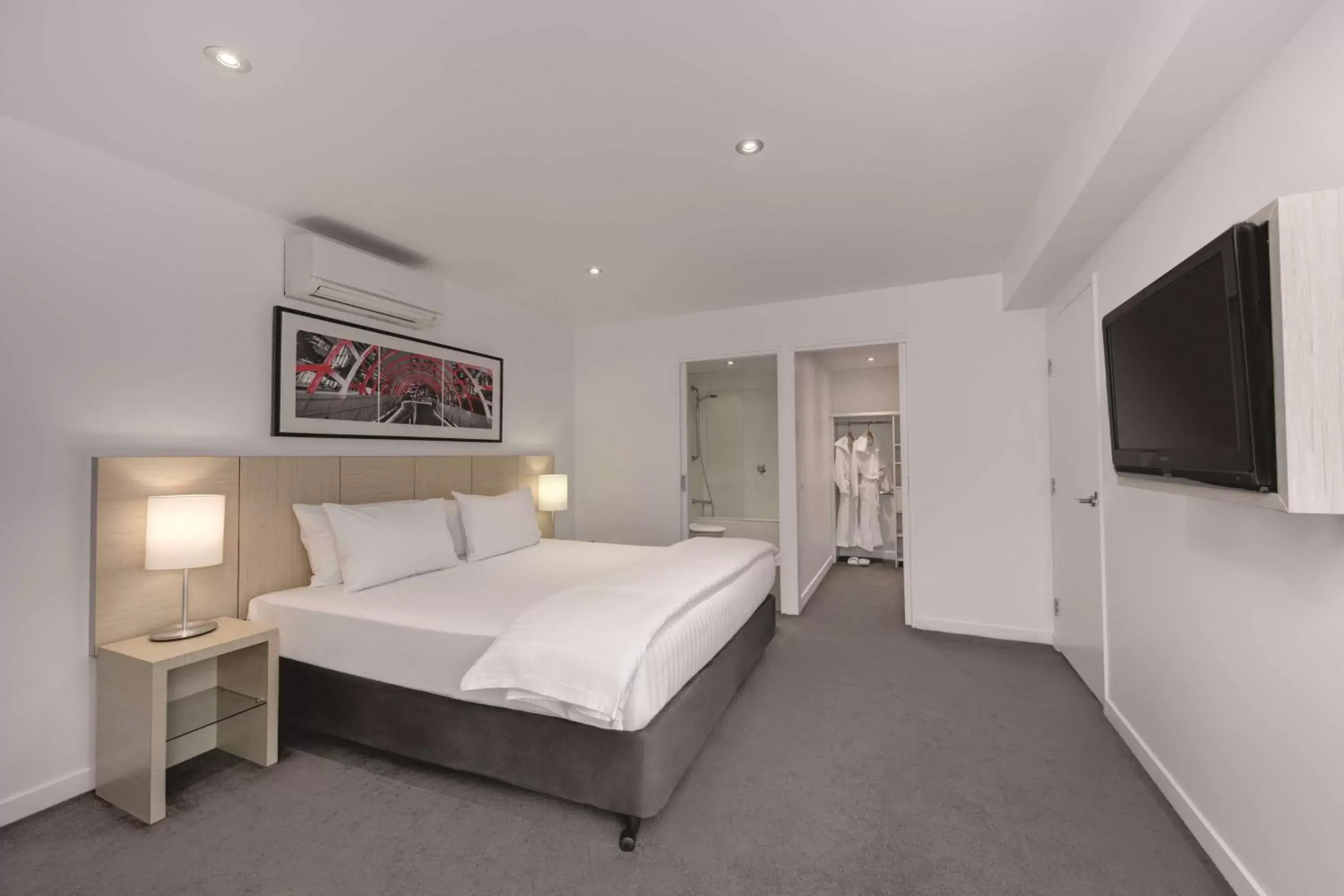 Bedroom, Bed in Travelodge Hotel Melbourne Docklands