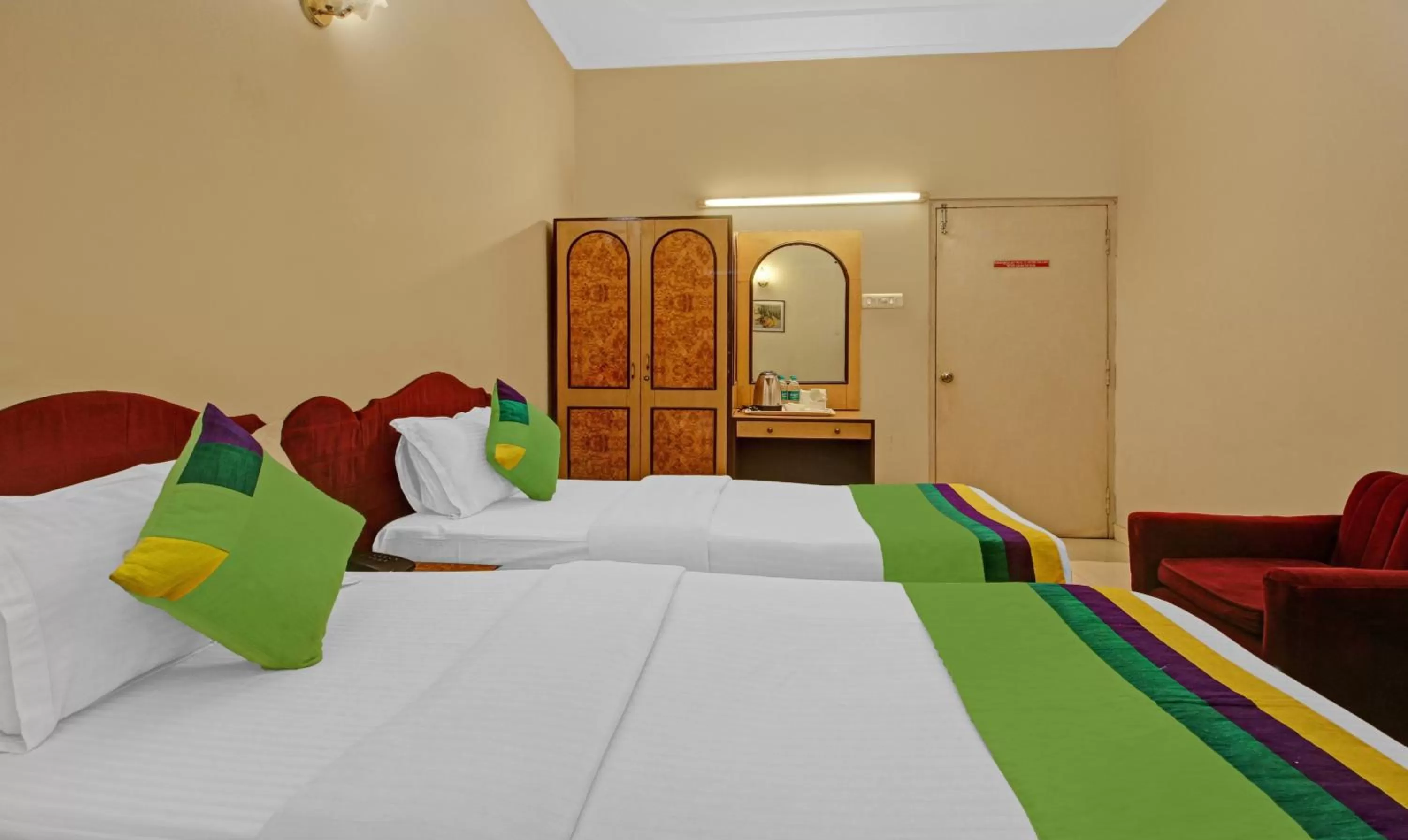 Photo of the whole room, Bed in Treebo Mira Inn, Camac Street