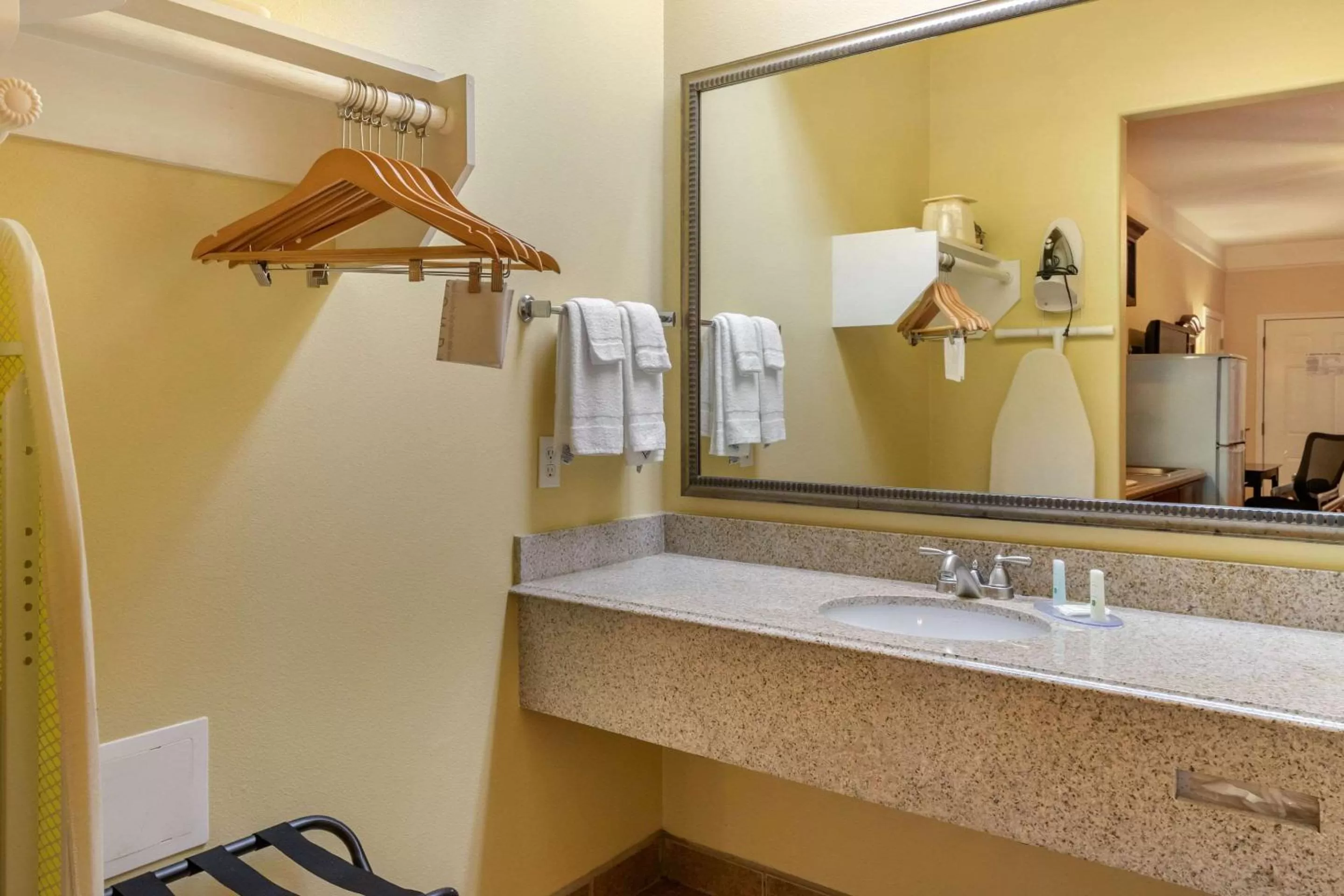 Bathroom in Quality Inn & Suites at The Outlets Mercedes-Weslaco