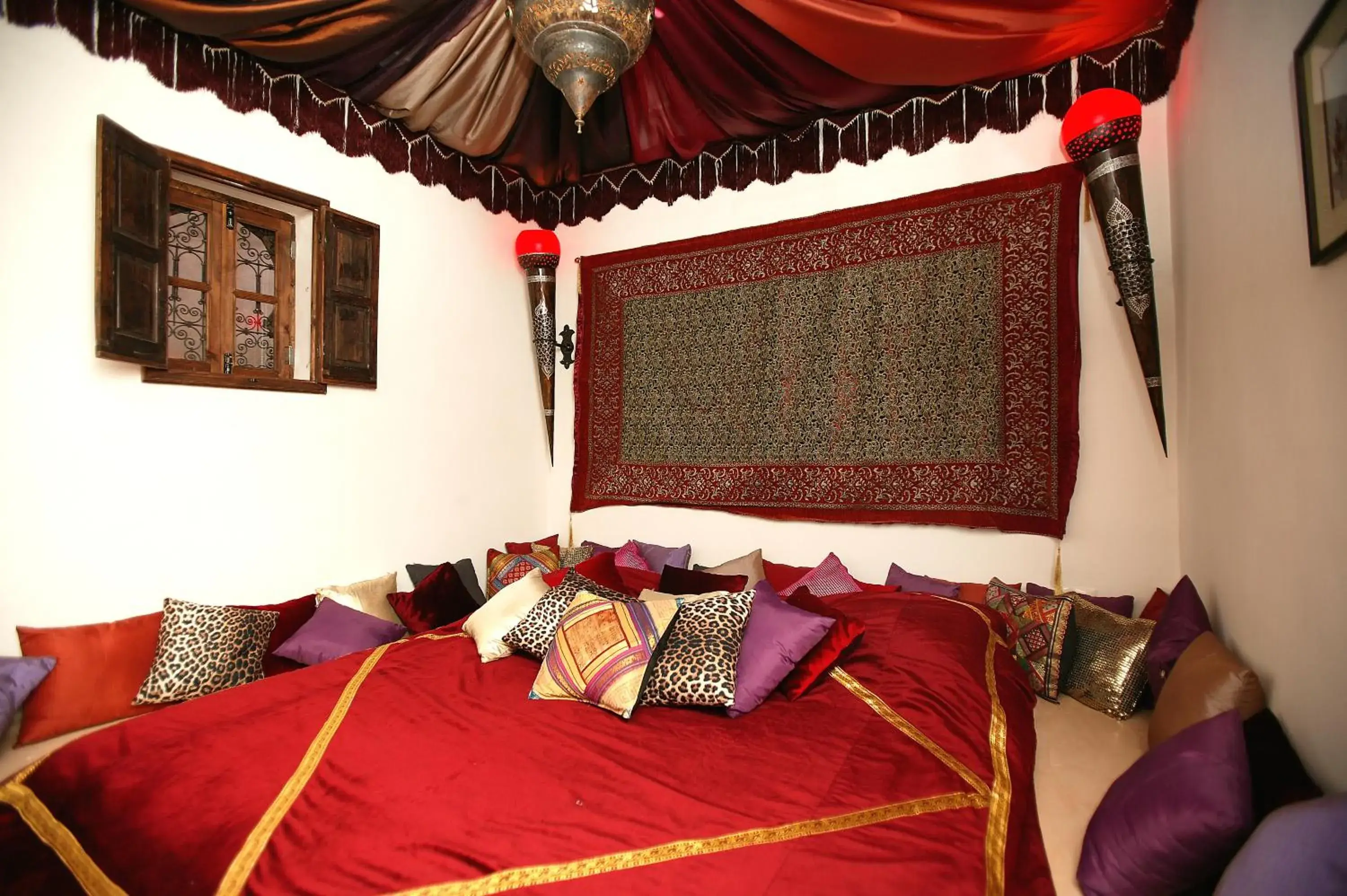 Bed in Riad Aladdin