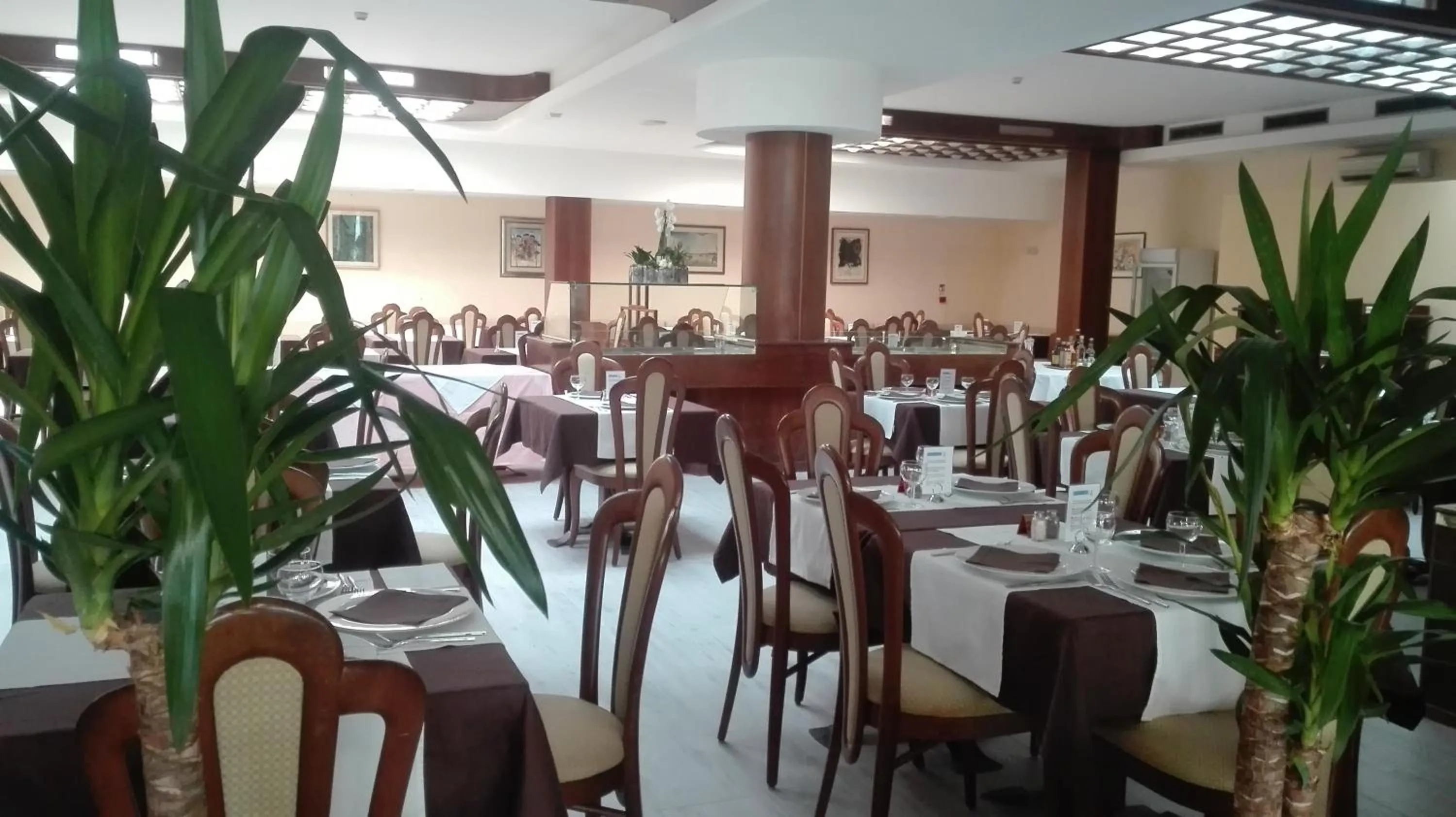 Restaurant/places to eat in Hotel Laura Christina