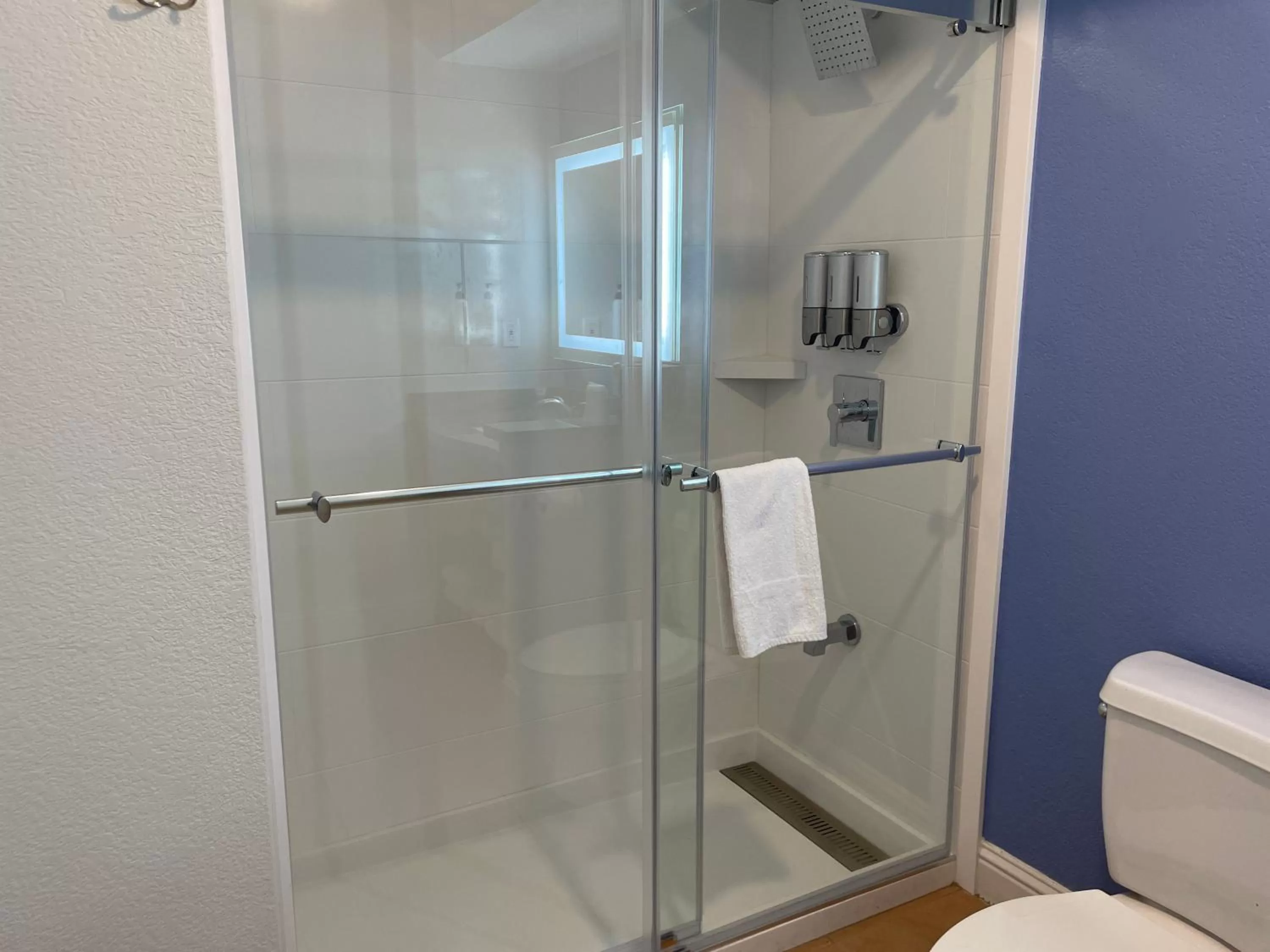 Shower in Hotel Solares