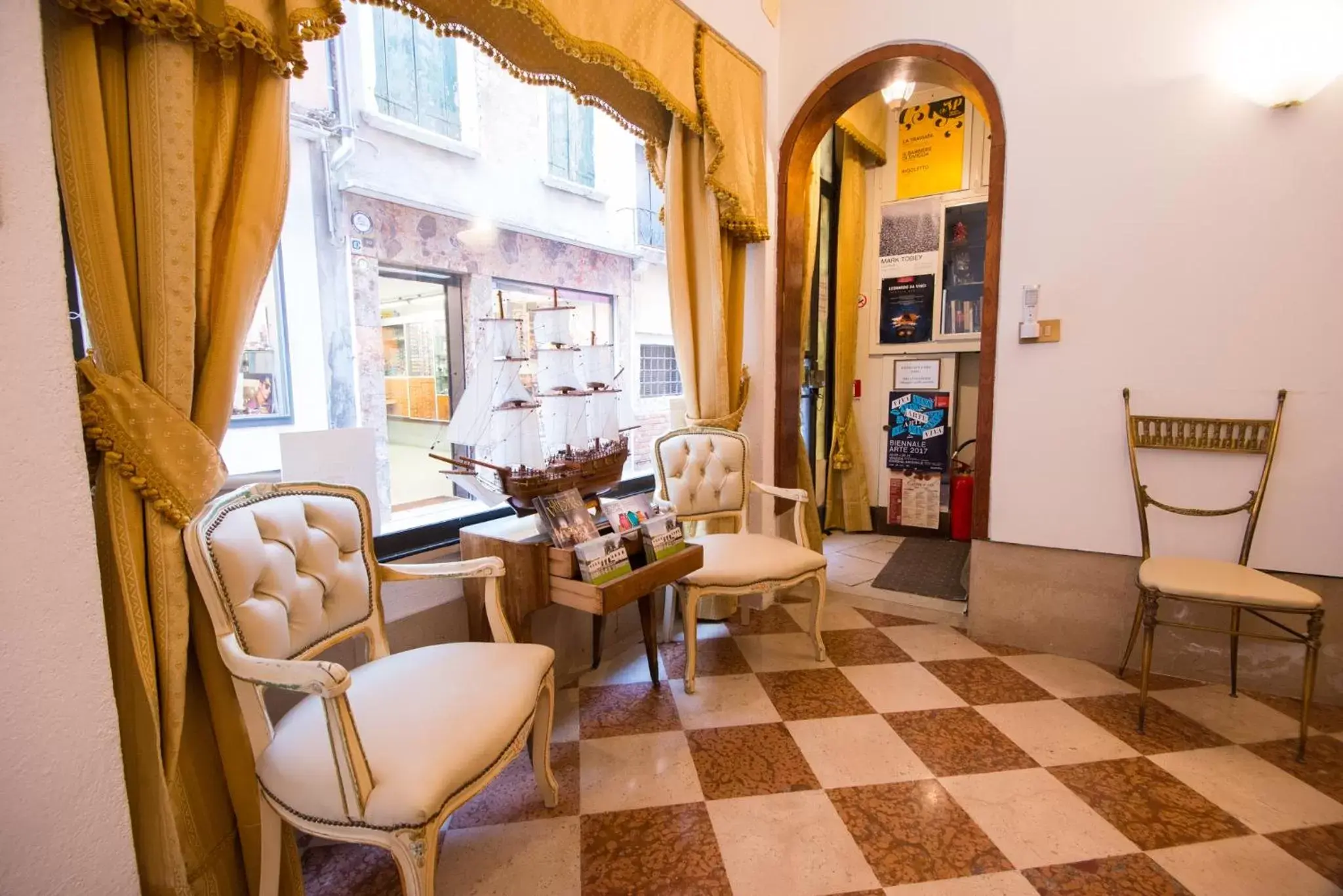 Lobby or reception, Seating Area in Albergo Casa Peron