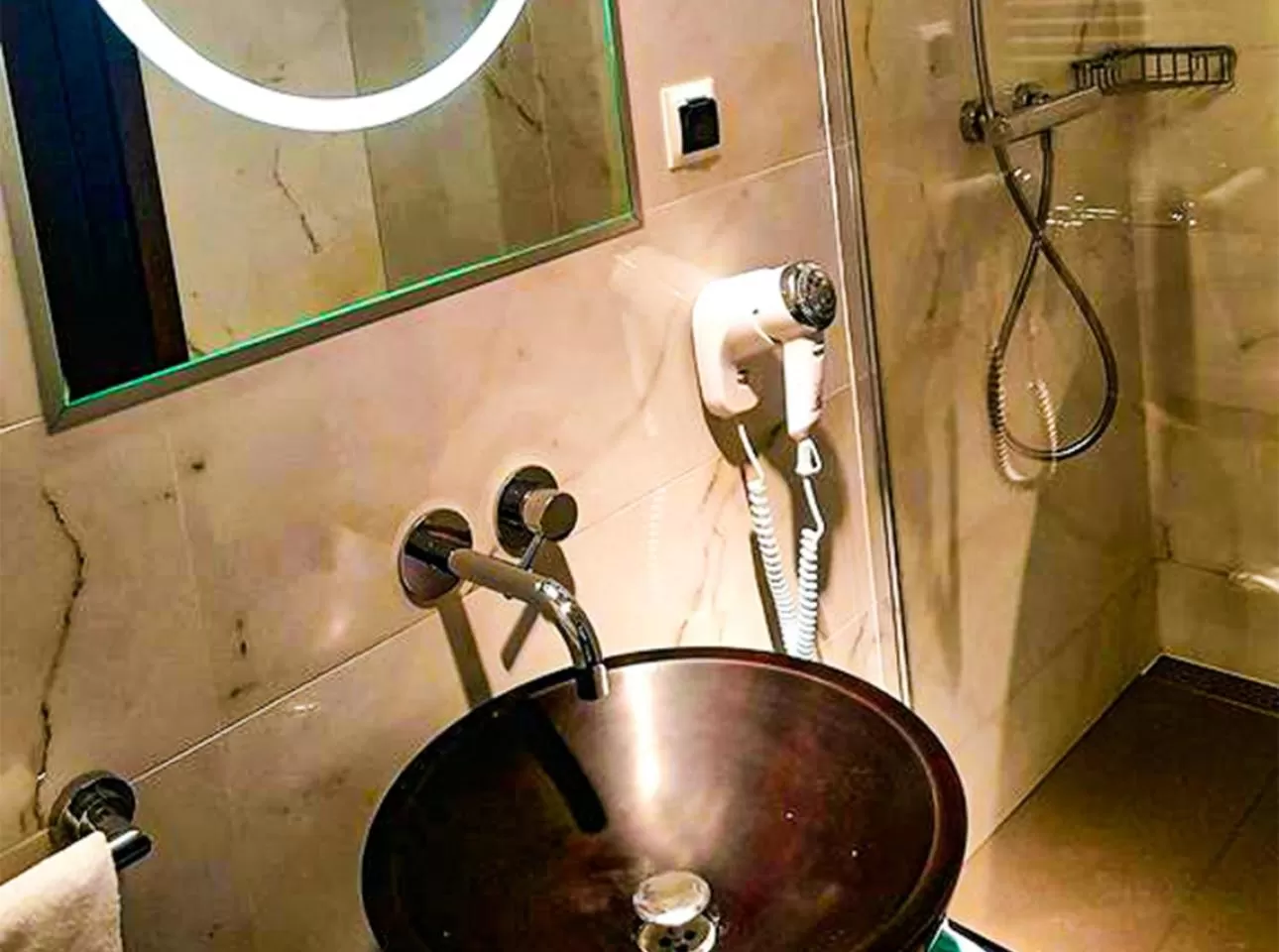 Shower in GRONO Apartamenty