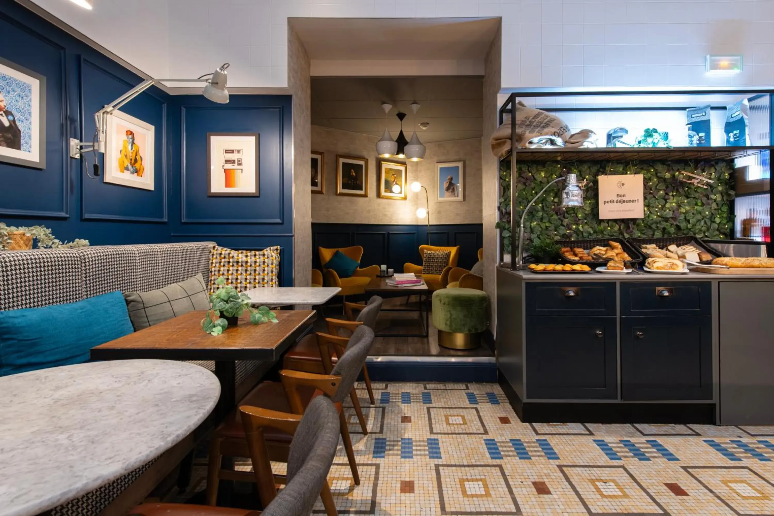 Living room, Restaurant/Places to Eat in ibis Paris Grands Boulevards Opéra 9e