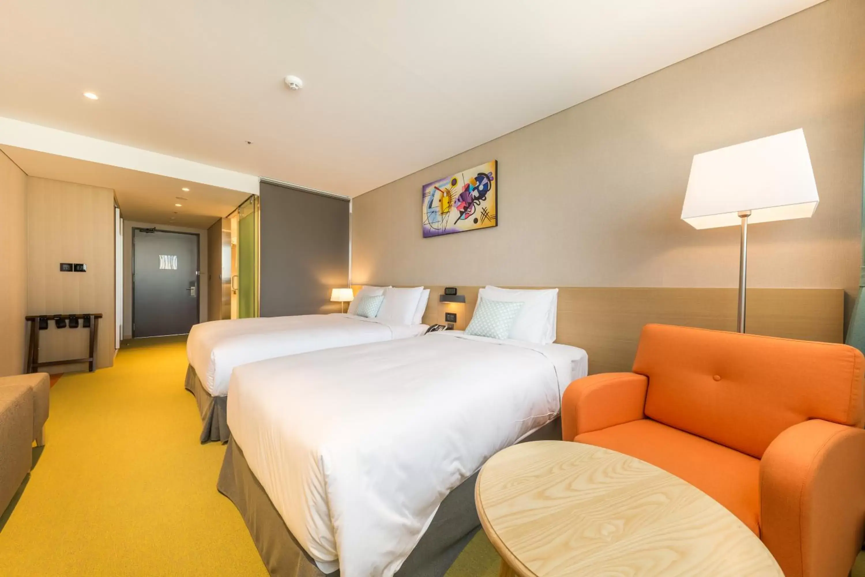 Shower, Bed in Howard Johnson by Wyndham Incheon Airport