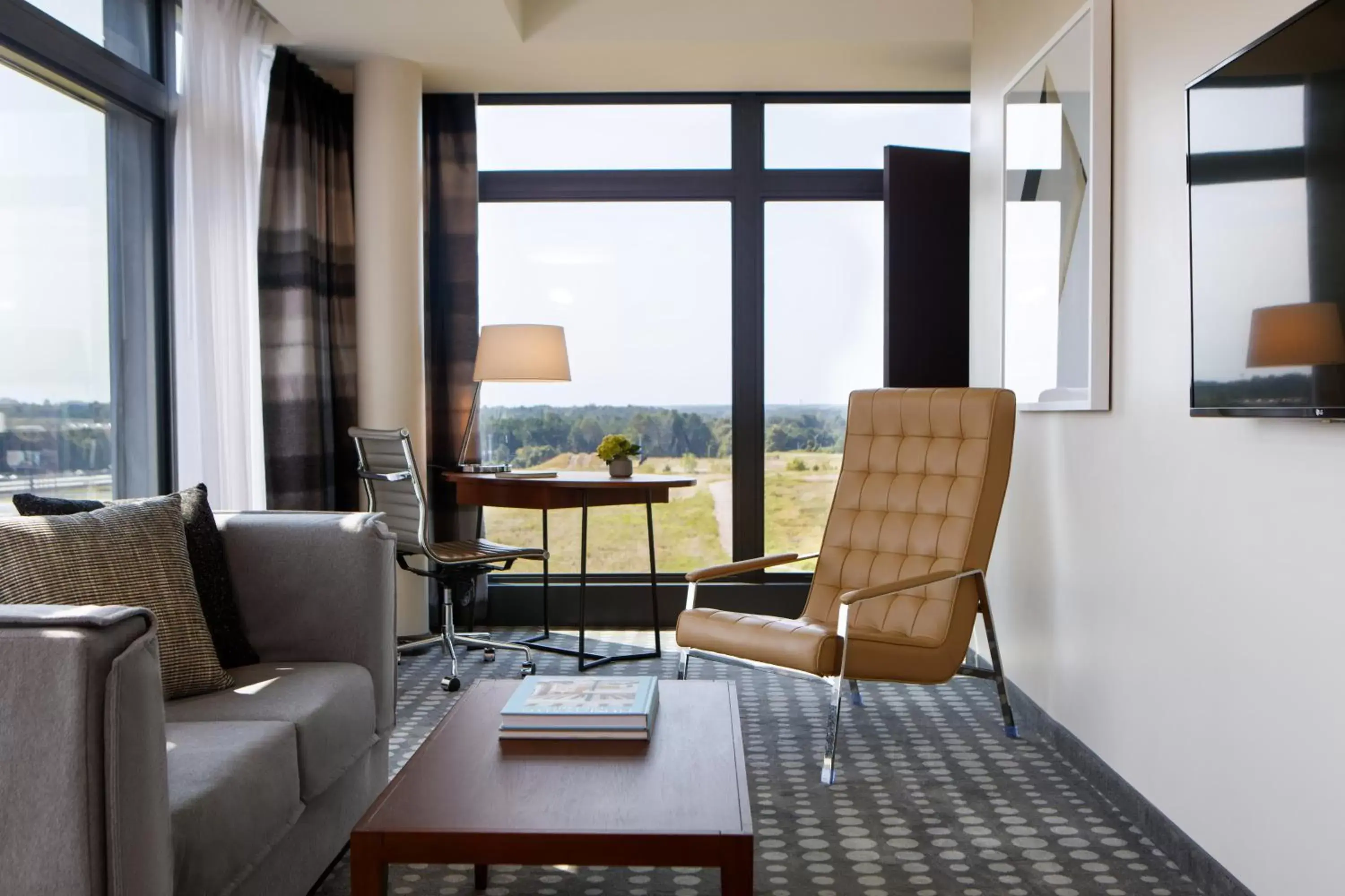 Photo of the whole room, Seating Area in Kimpton Overland Hotel - Atlanta Airport, an IHG Hotel