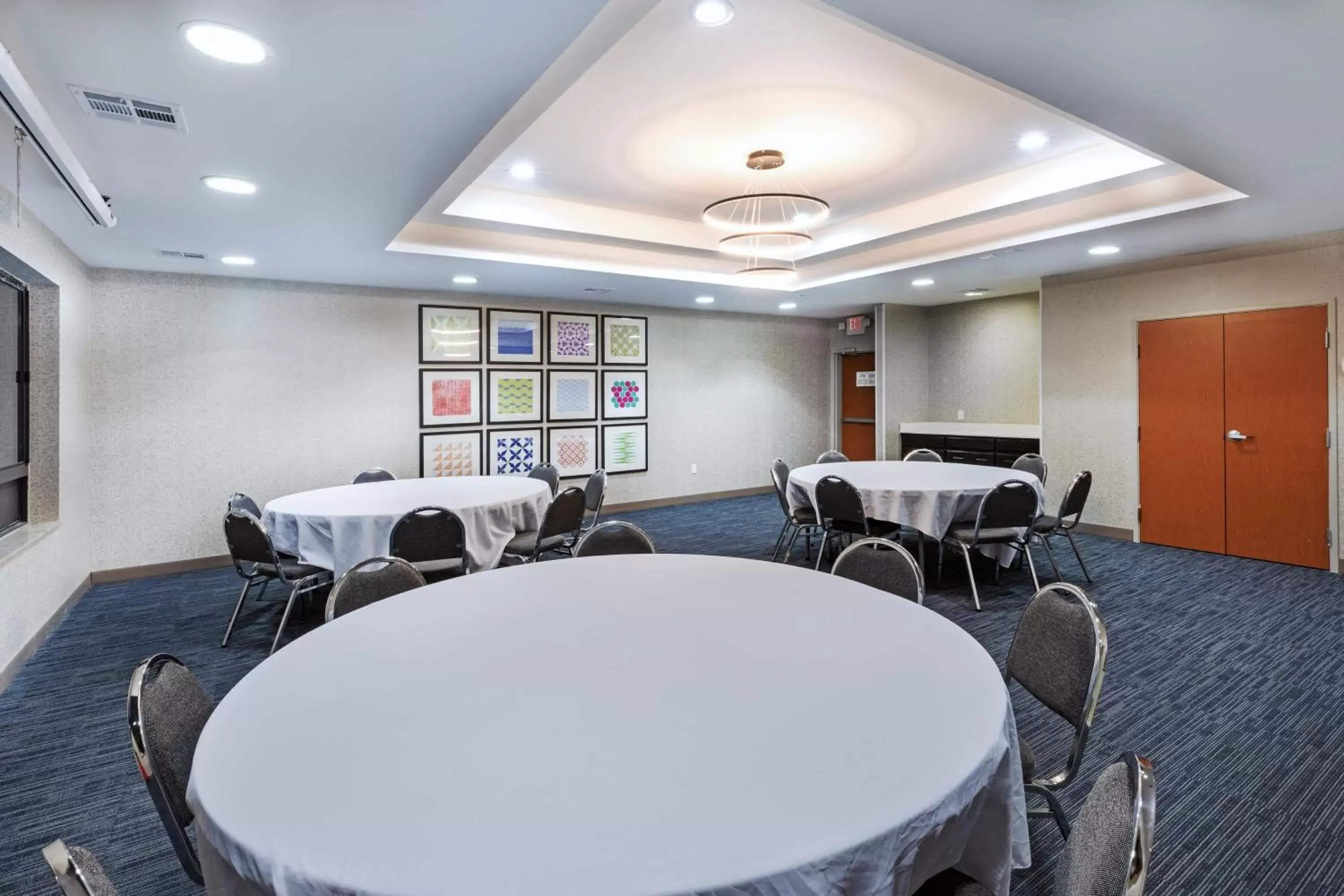 Meeting/conference room in Holiday Inn Express and Suites Pryor, an IHG Hotel